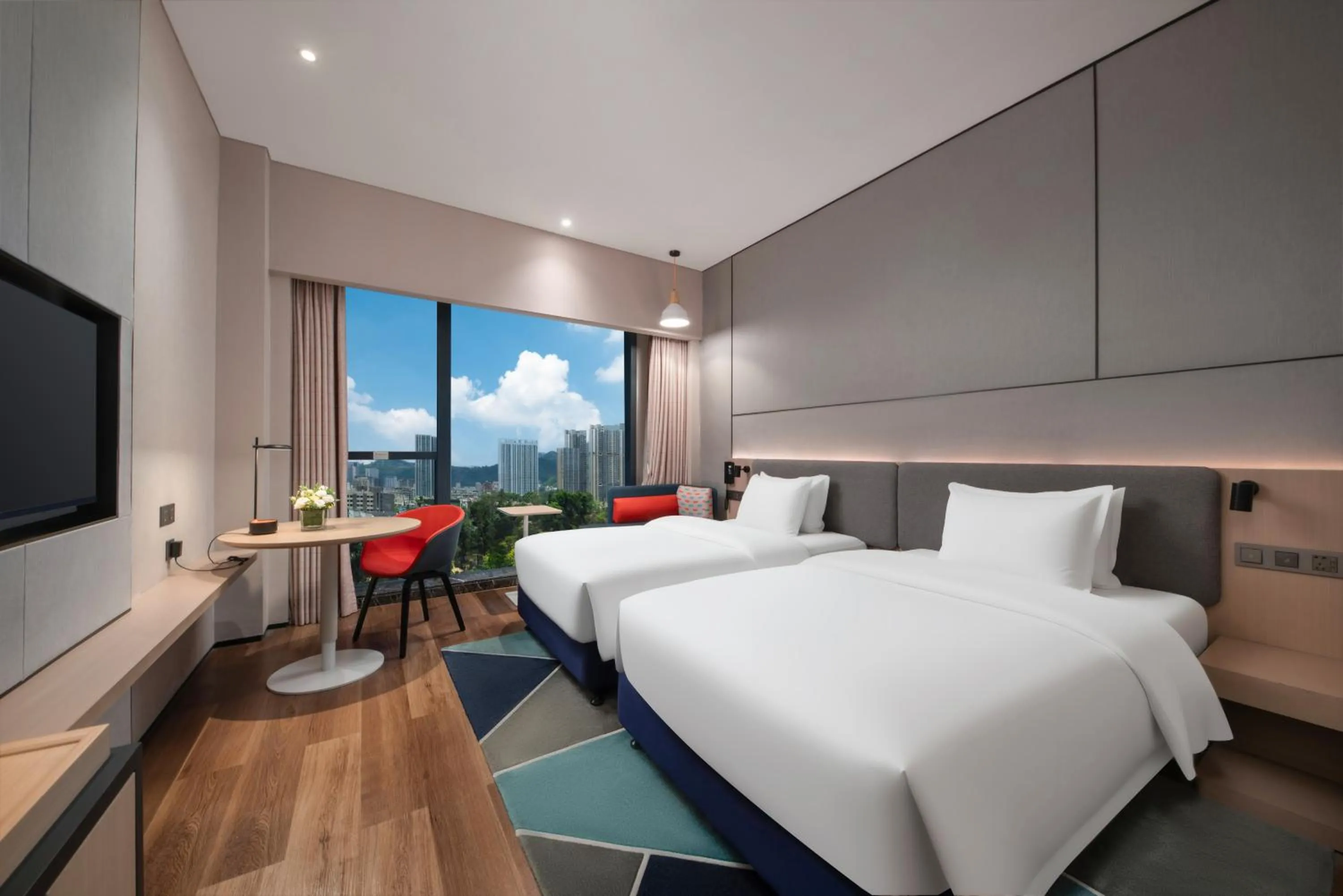Photo of the whole room, Bed in Holiday Inn Express Shenzhen Longhua by IHG