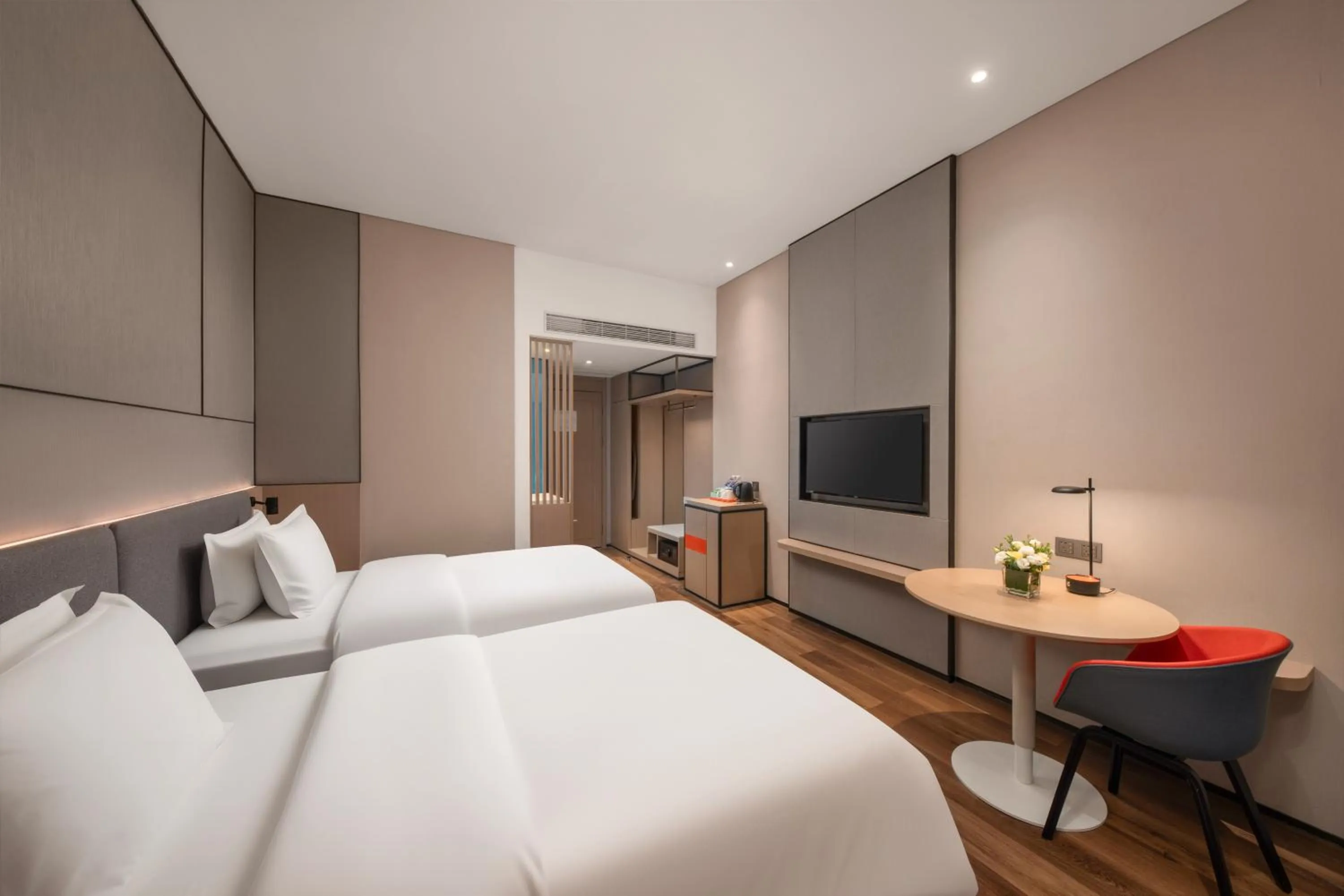 Bedroom, Bed in Holiday Inn Express Shenzhen Longhua by IHG