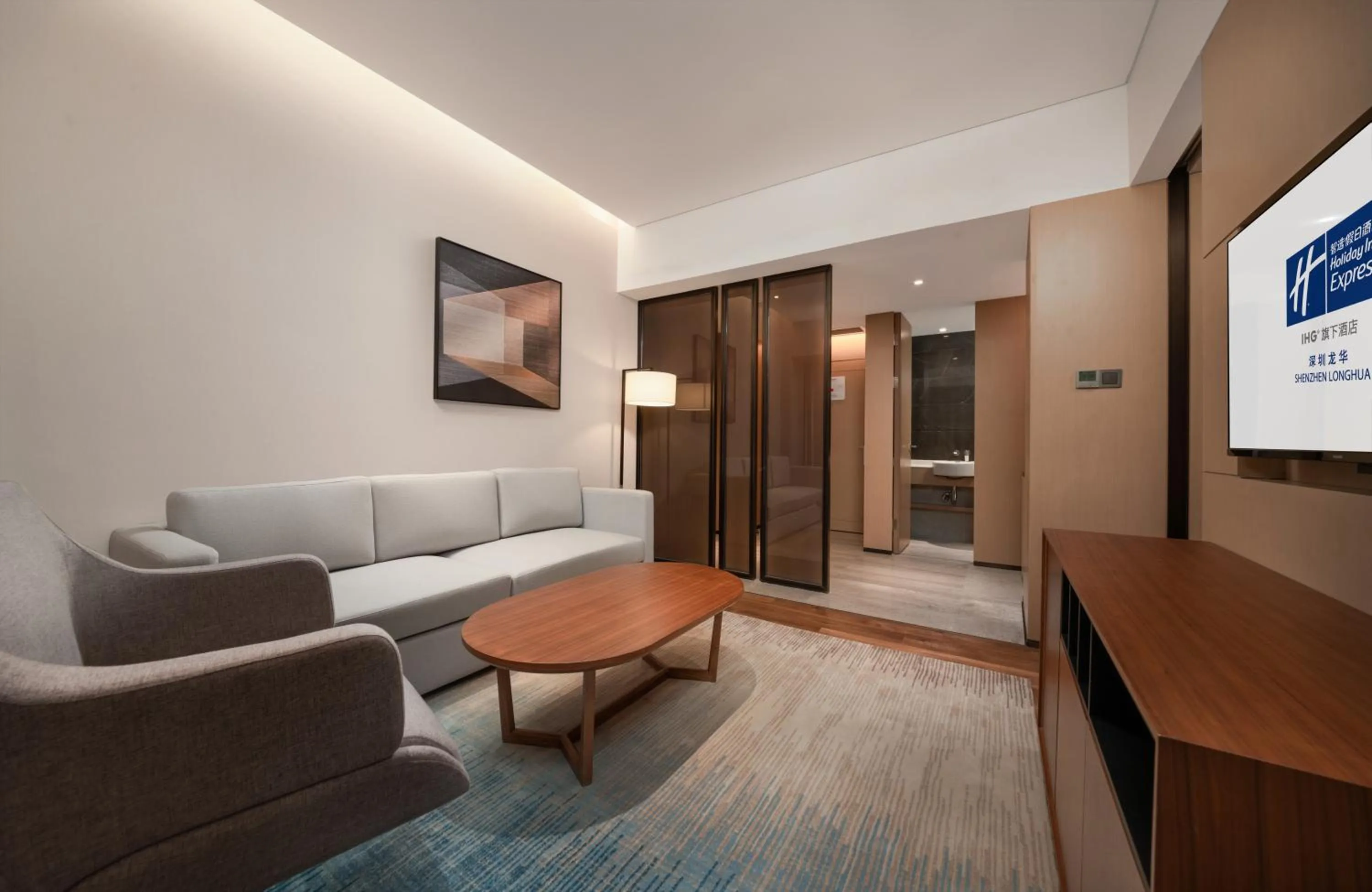 Living room in Holiday Inn Express Shenzhen Longhua by IHG