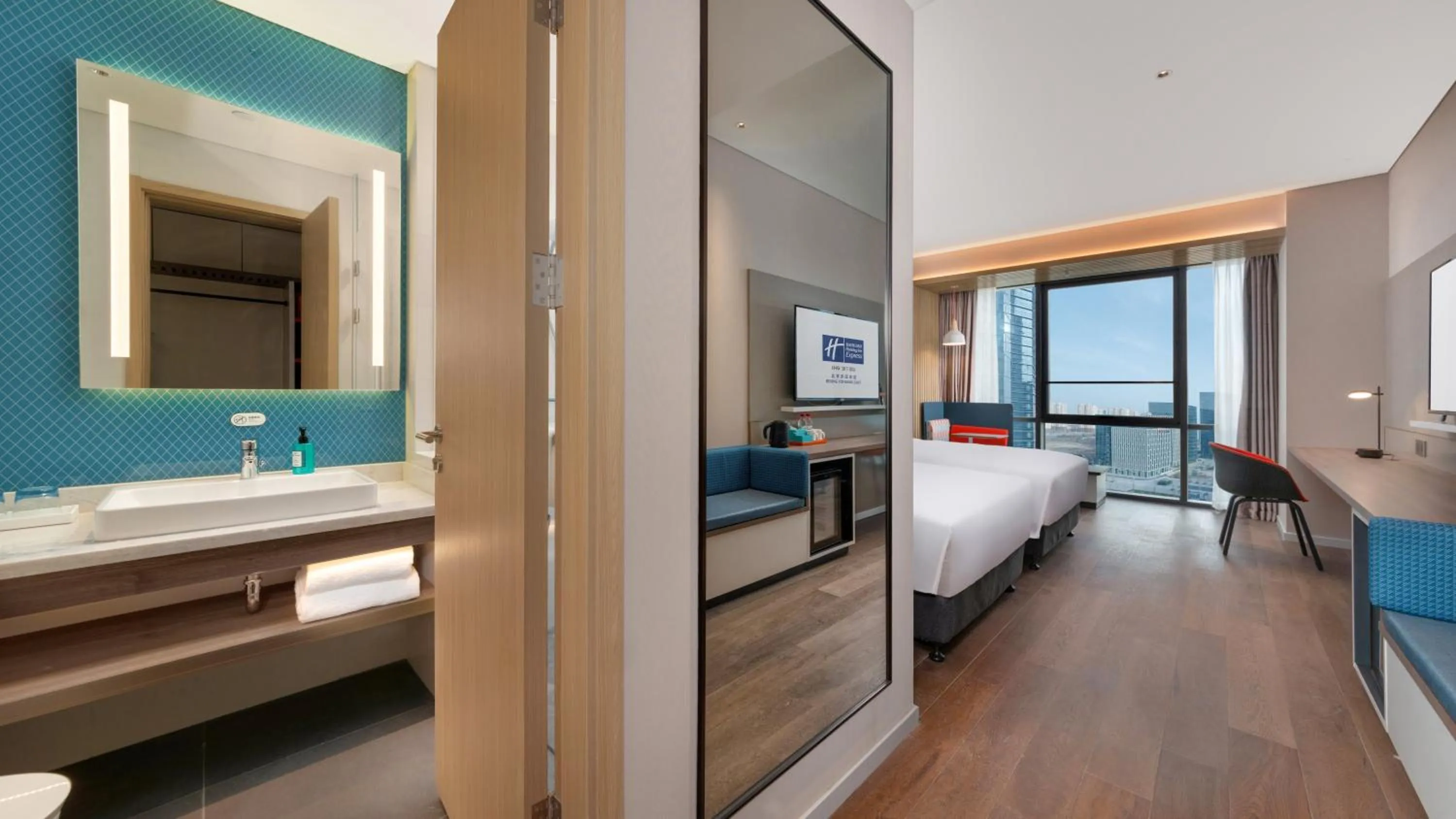 Photo of the whole room, Bed in Holiday Inn Express Beijing Yizhuang Tongminghu