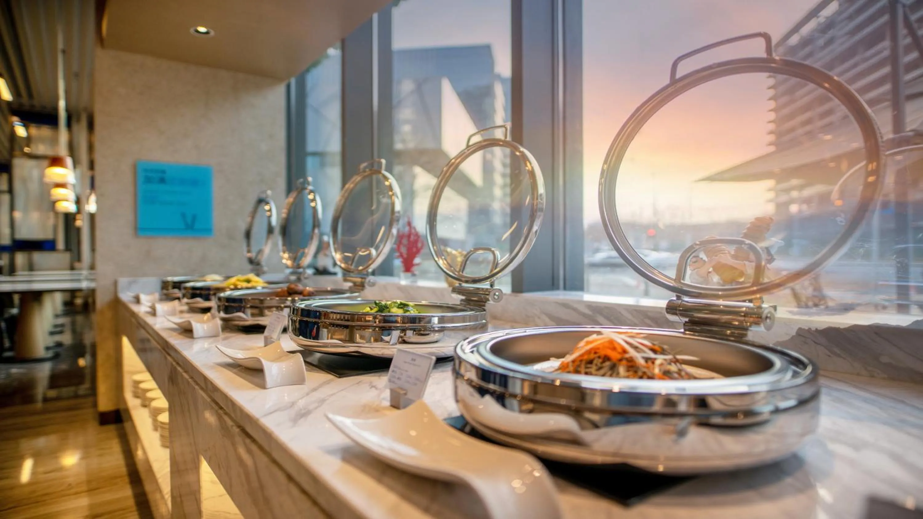 Restaurant/places to eat in Holiday Inn Express Beijing Yizhuang Tongminghu