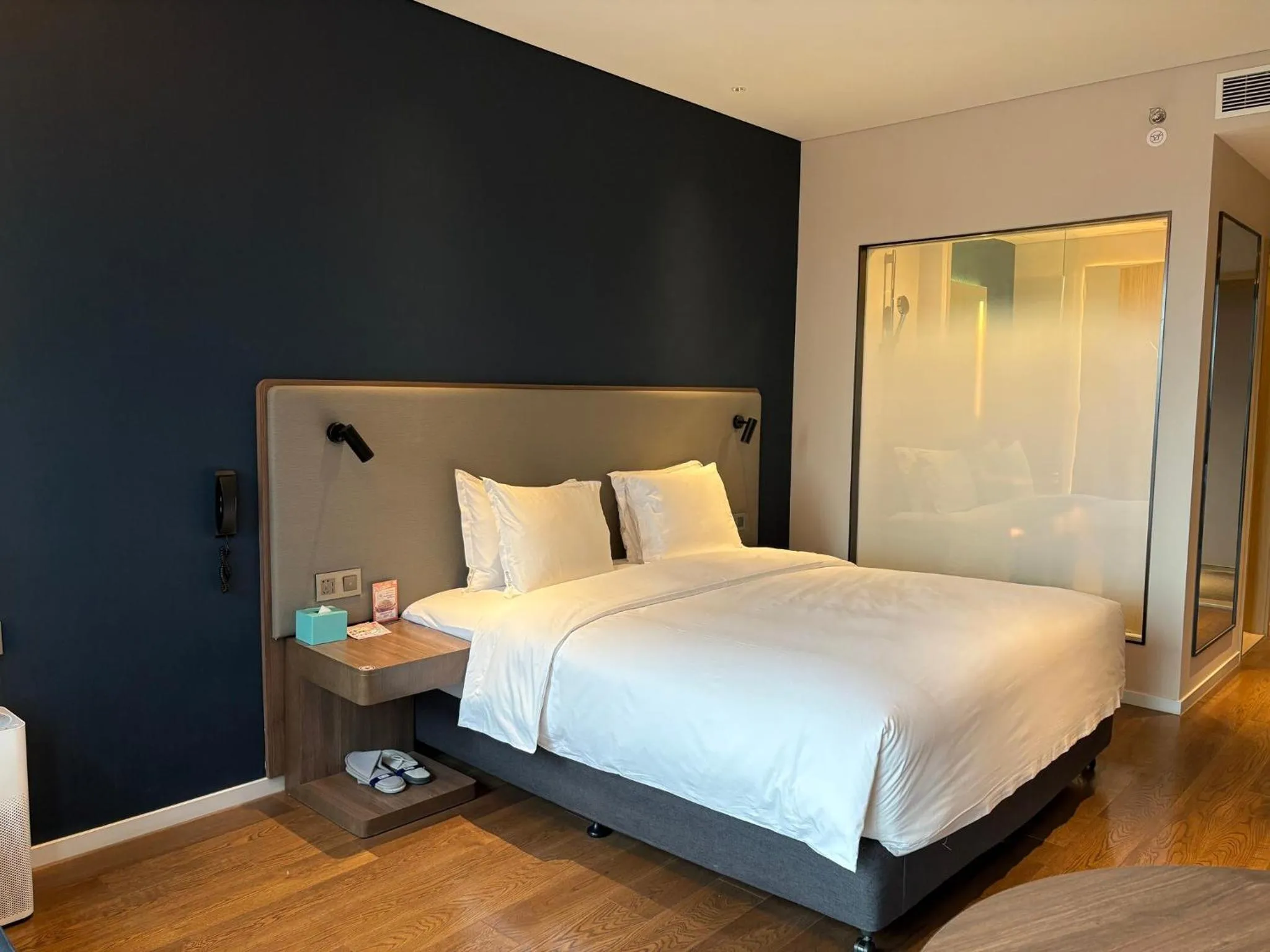 Photo of the whole room, Bed in Holiday Inn Express Beijing Yizhuang Tongminghu