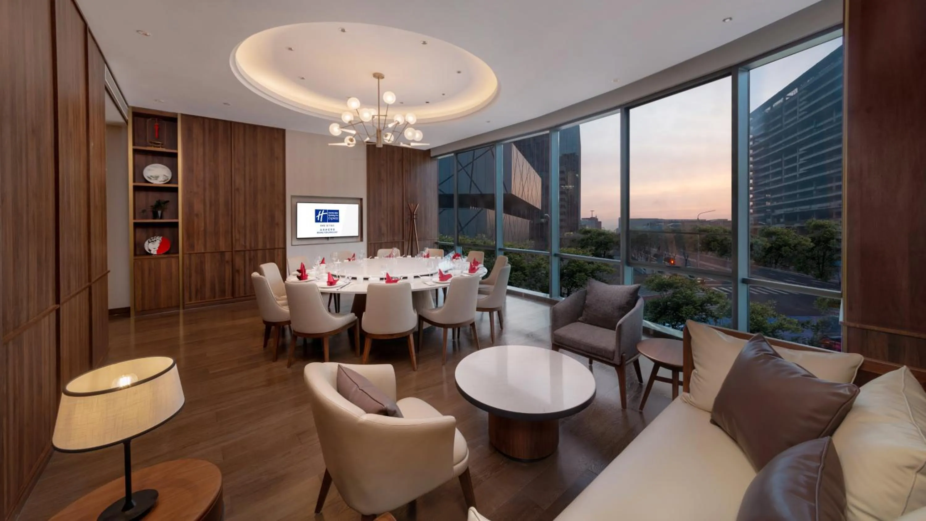 Restaurant/places to eat in Holiday Inn Express Beijing Yizhuang Tongminghu