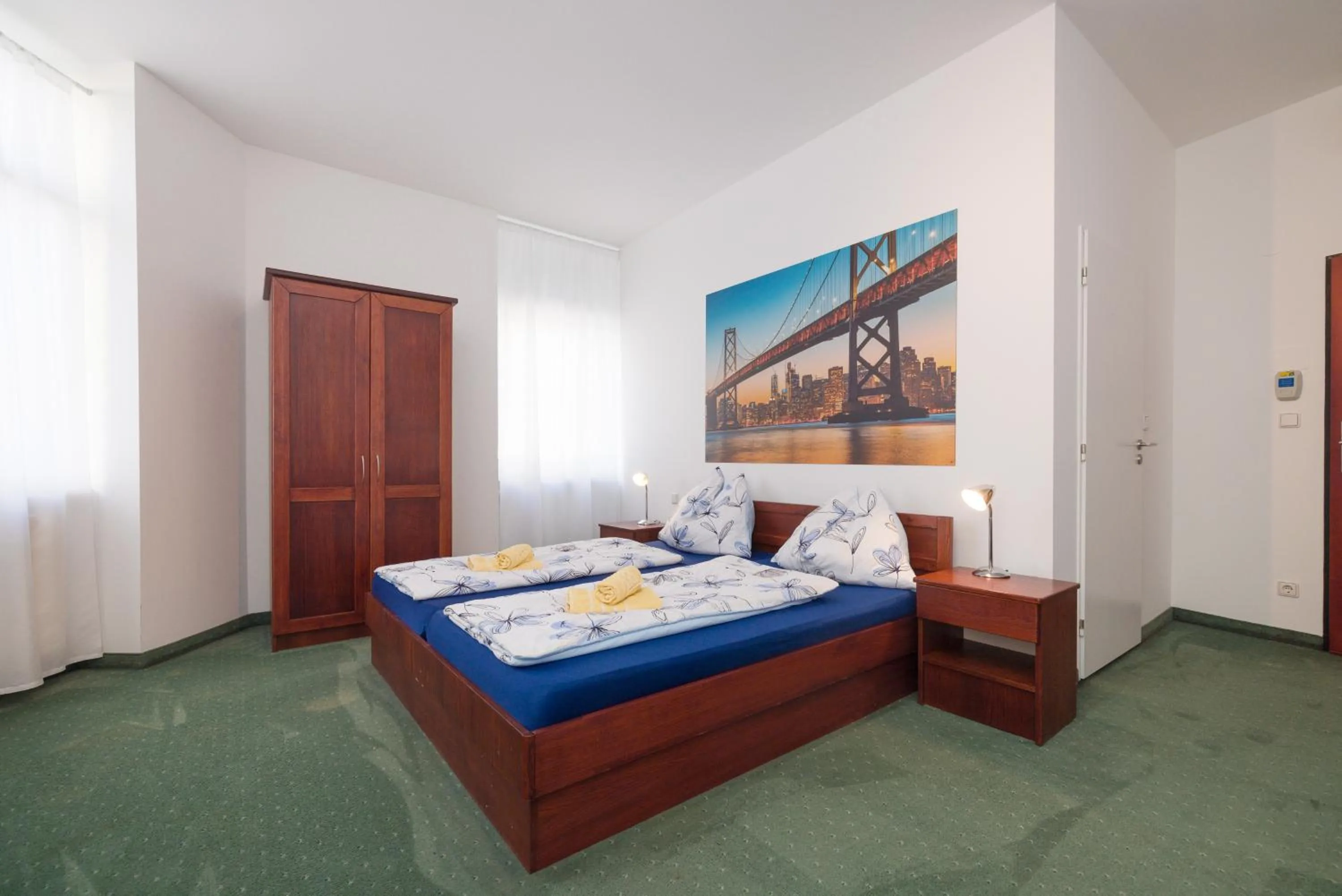 Photo of the whole room, Bed in Pension San Francisco