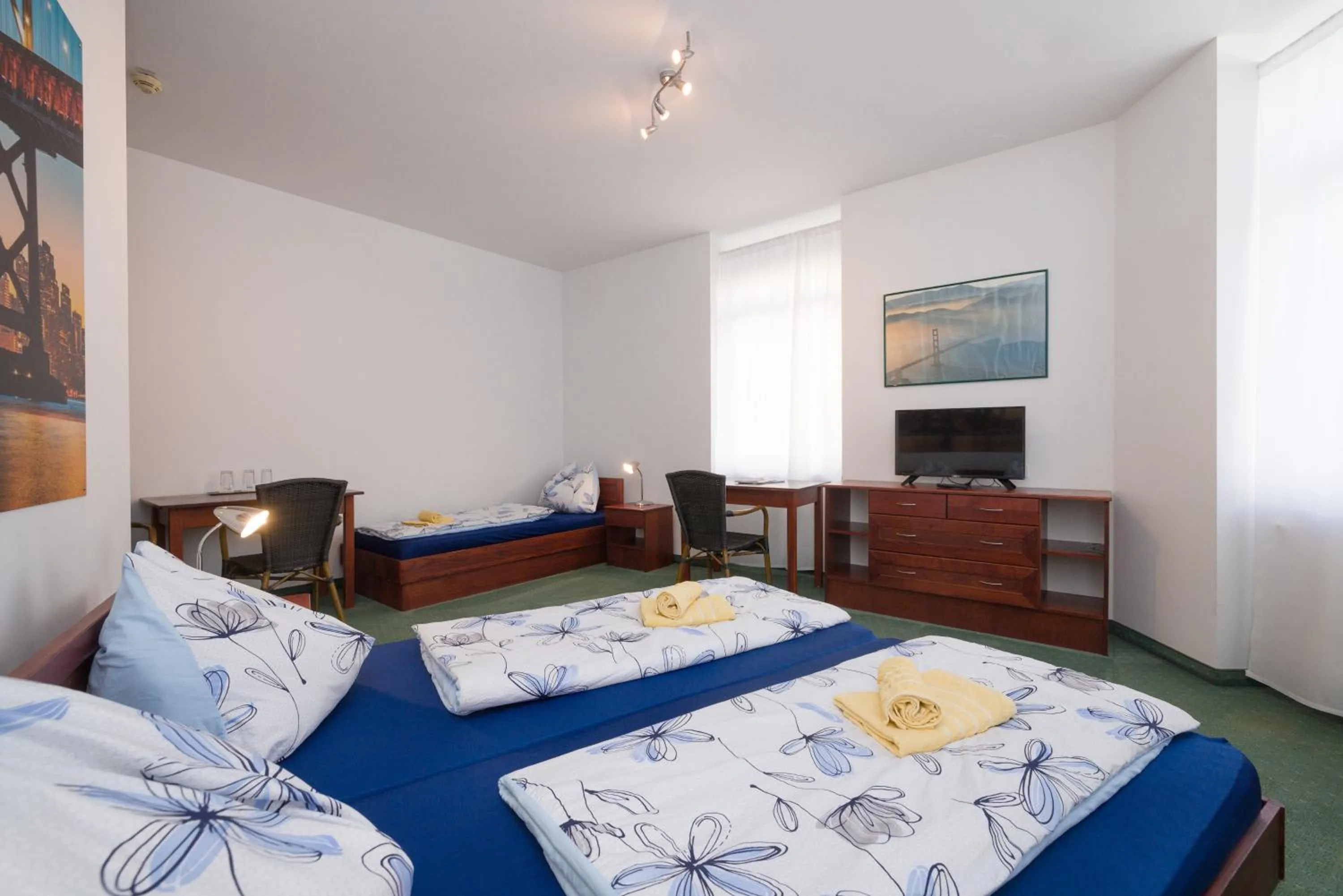 Photo of the whole room, Bed in Pension San Francisco