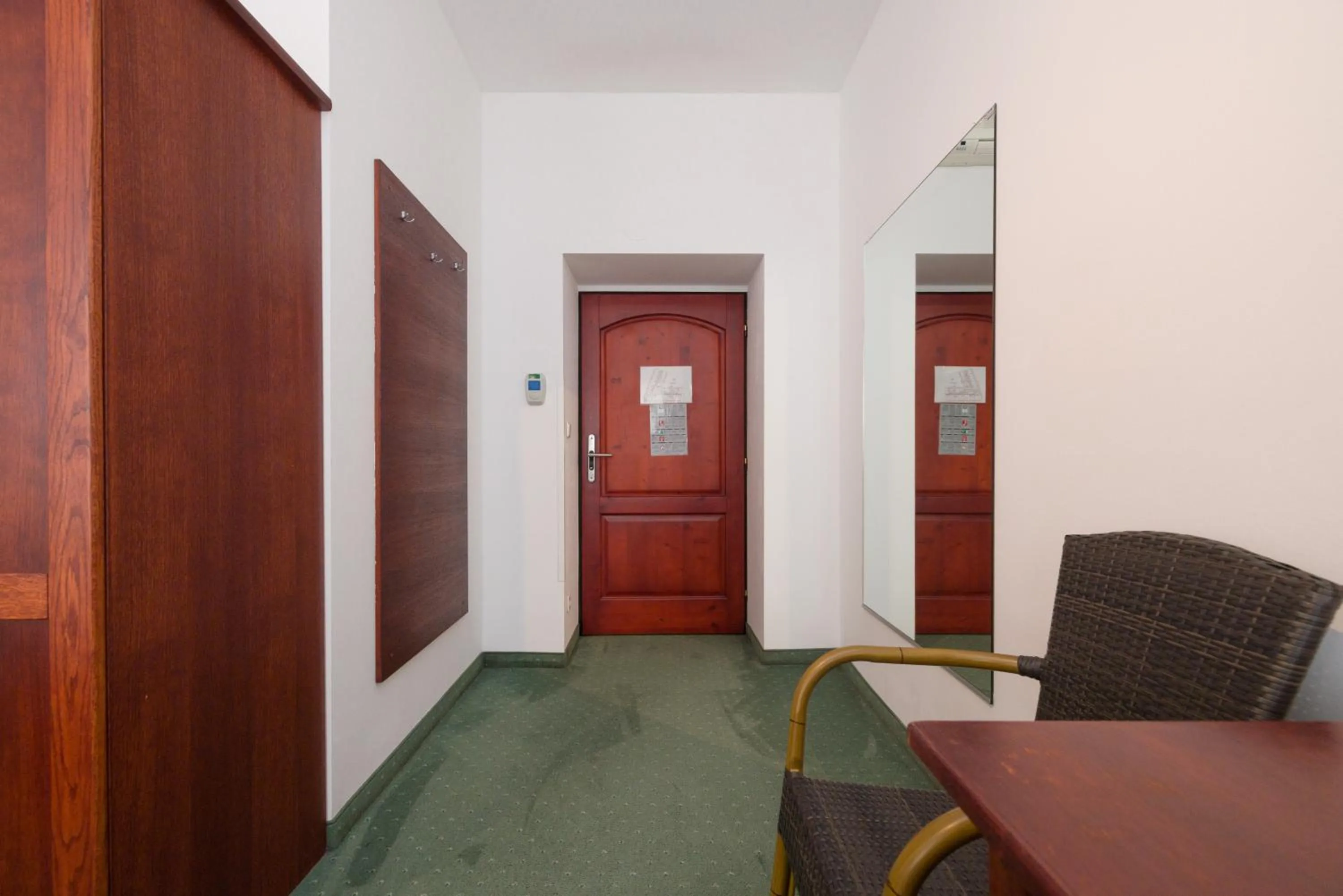 Photo of the whole room in Pension San Francisco