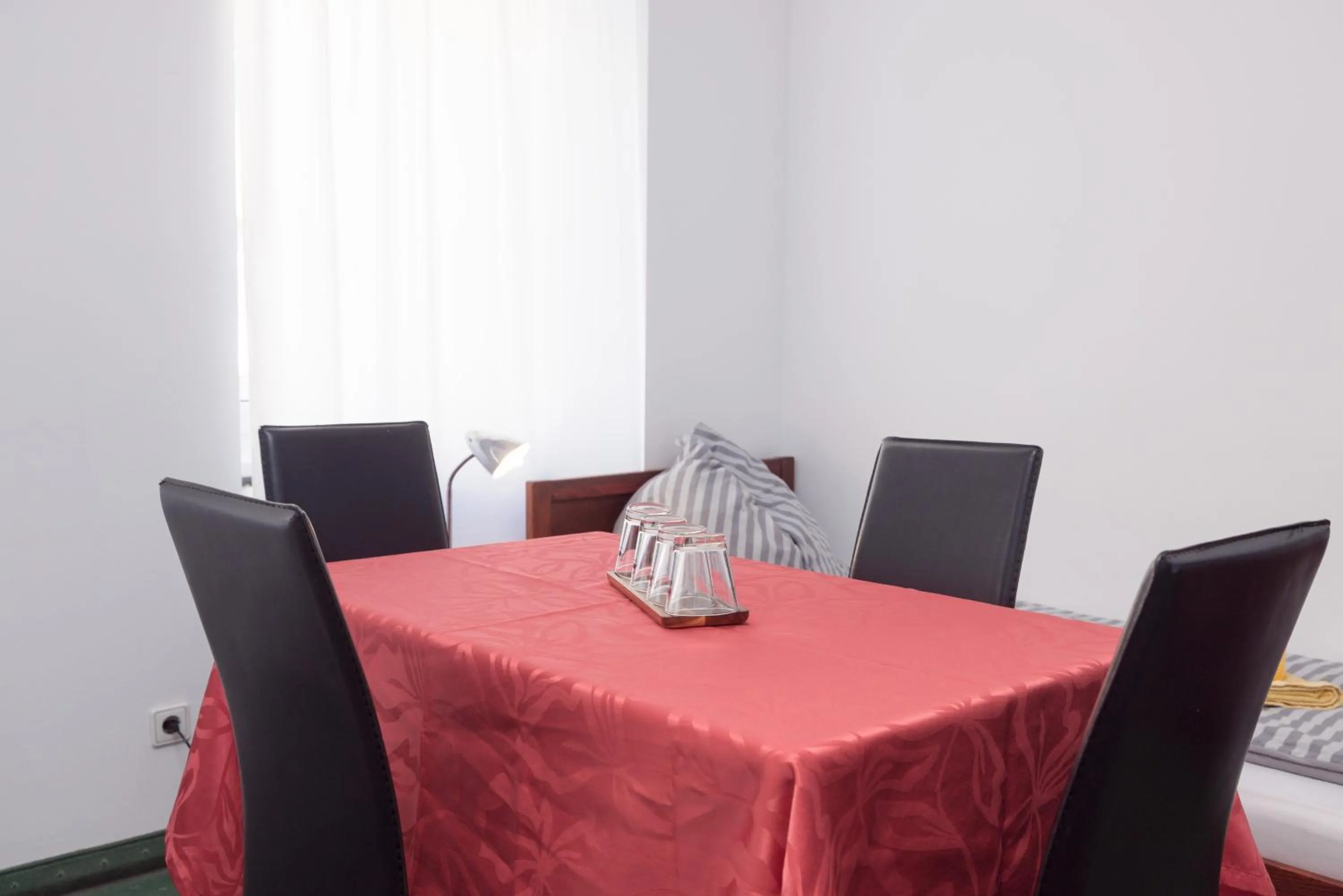 Photo of the whole room in Pension San Francisco