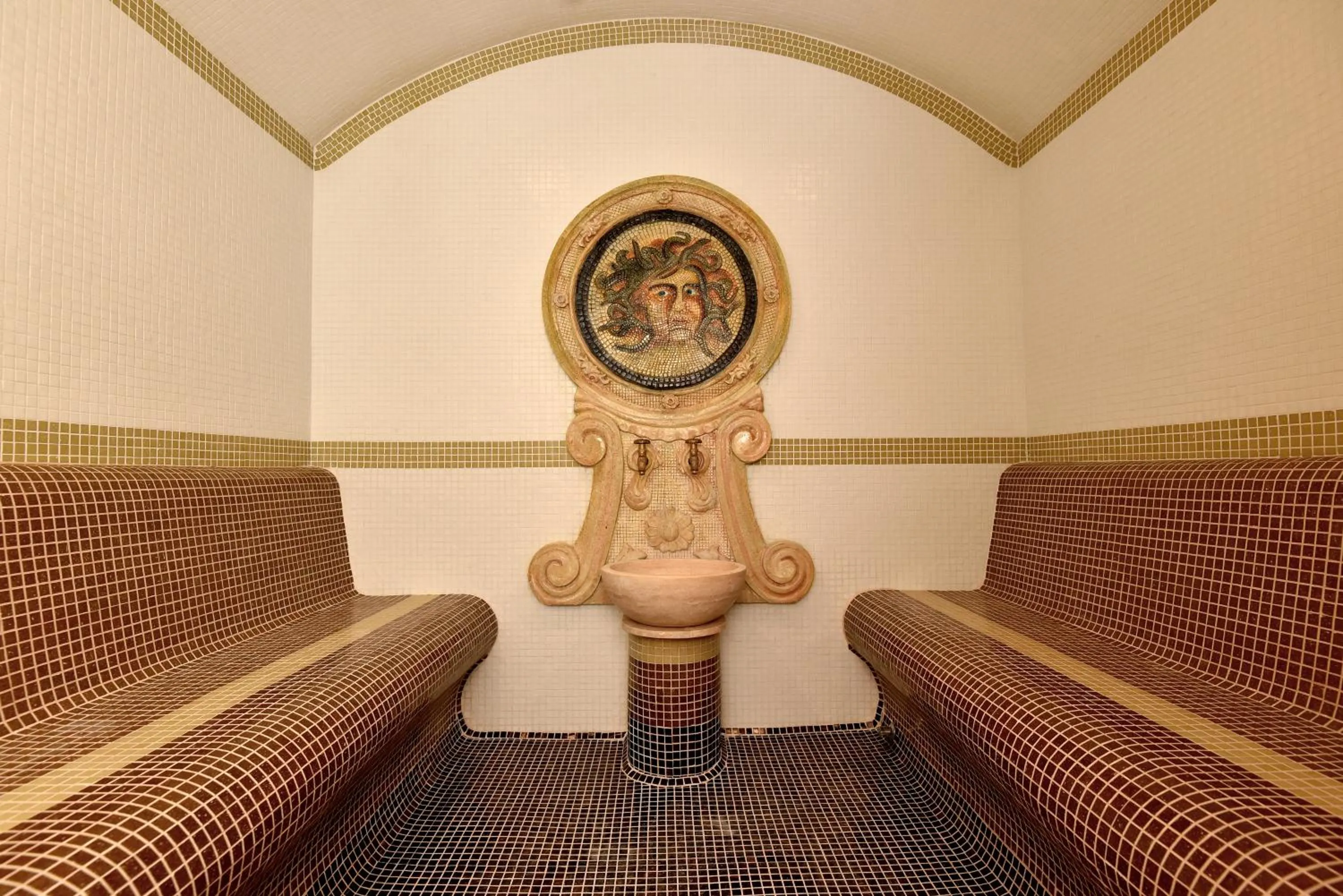 Steam room in Royal Hotel