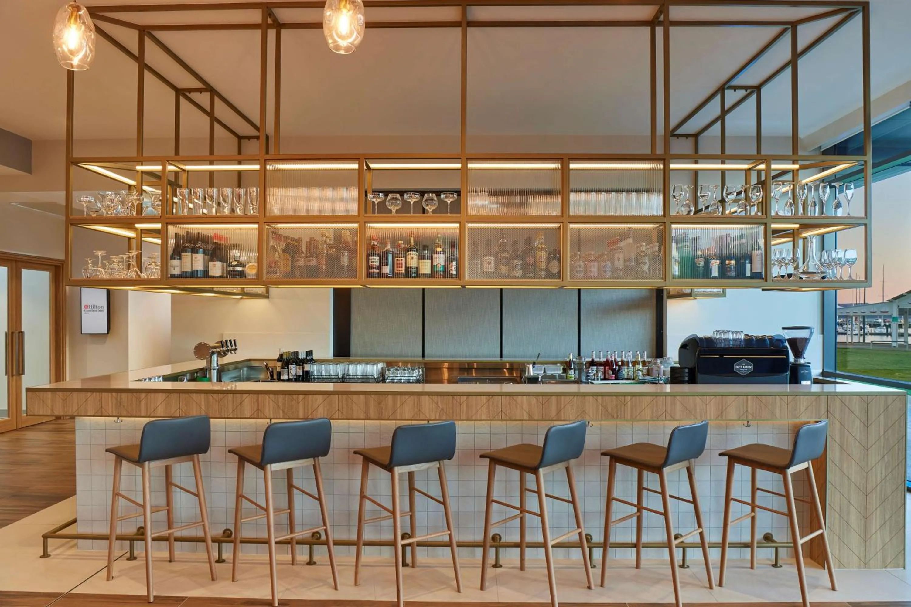 Lounge or bar in Hilton Garden Inn Albany, WA