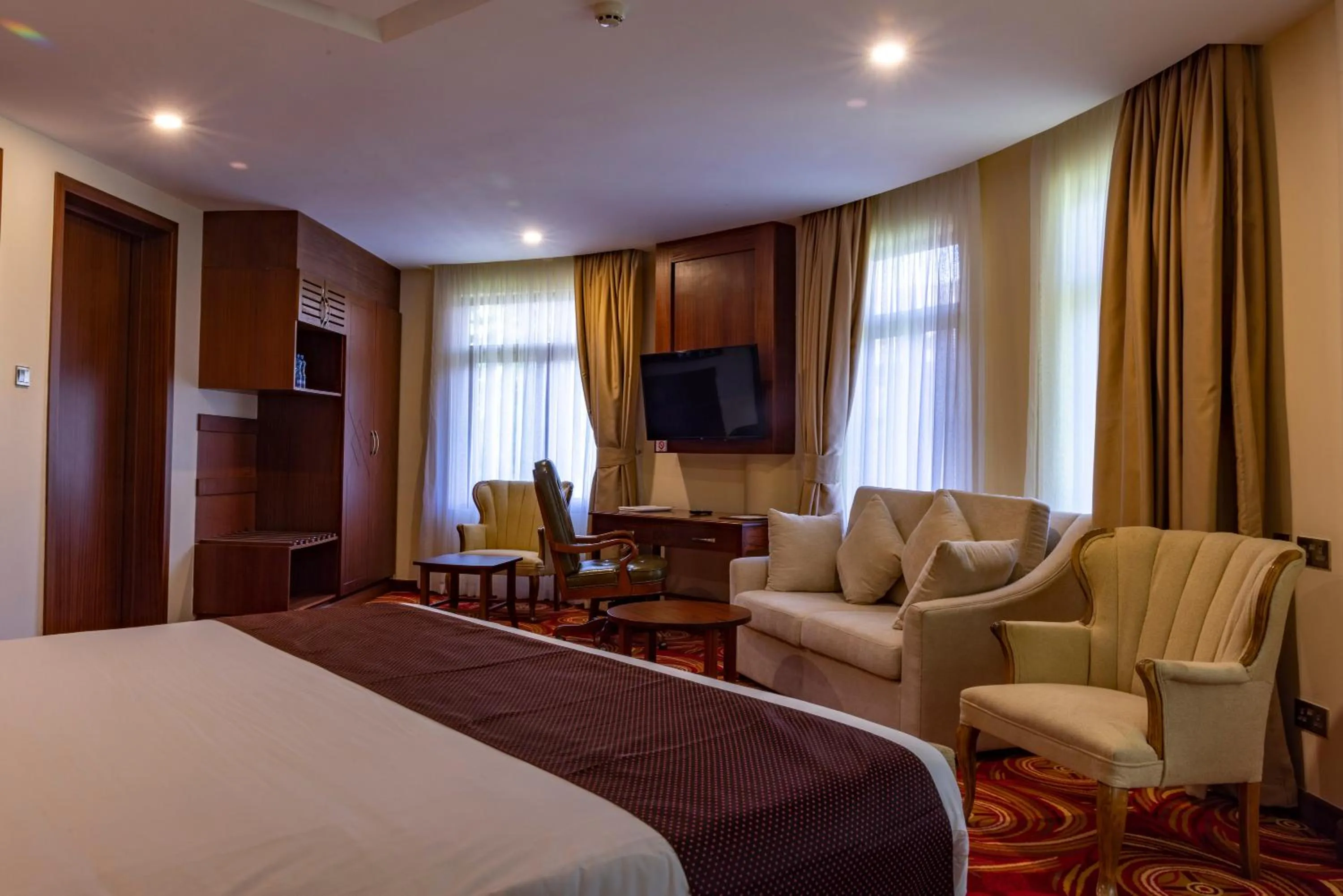 Bed in Hermosa Garden Hotel