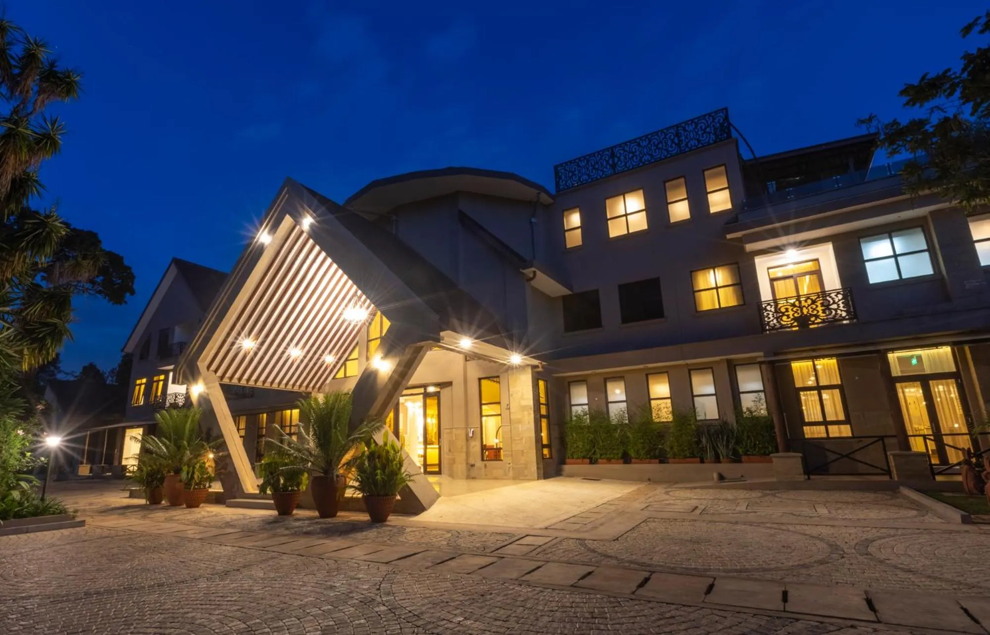 Property building in Hermosa Garden Hotel