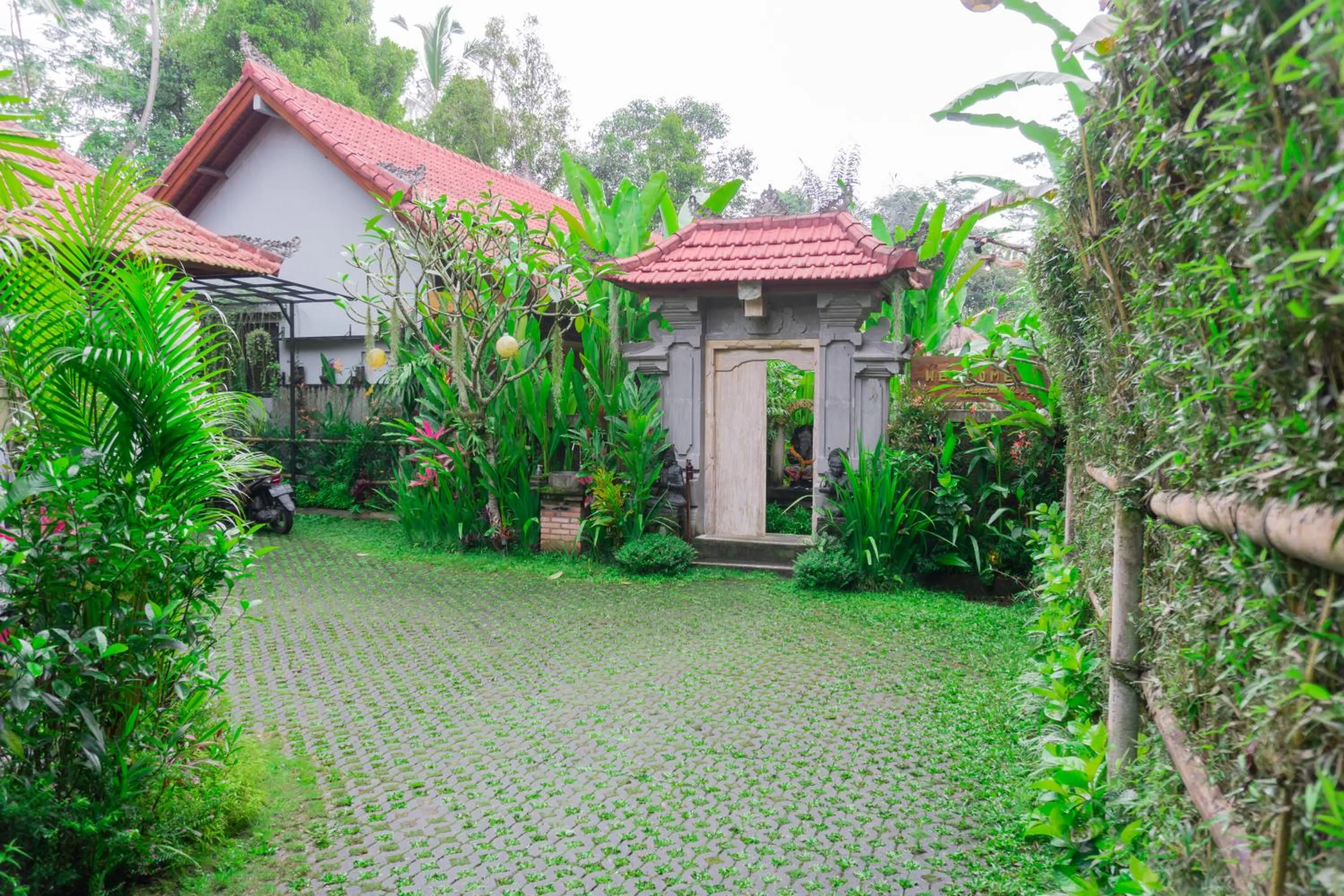 Facade/entrance in Prayatna Villas