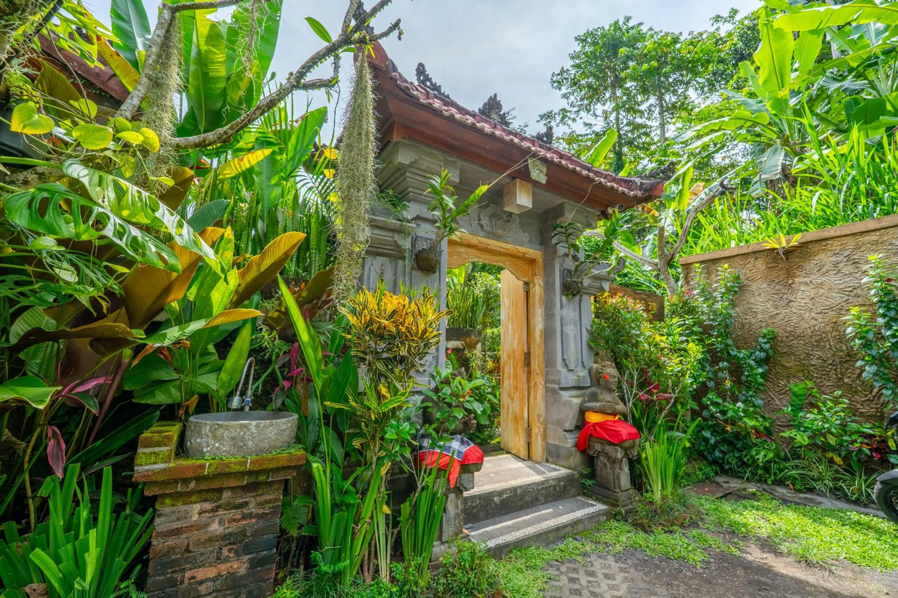 Facade/entrance in Prayatna Villas