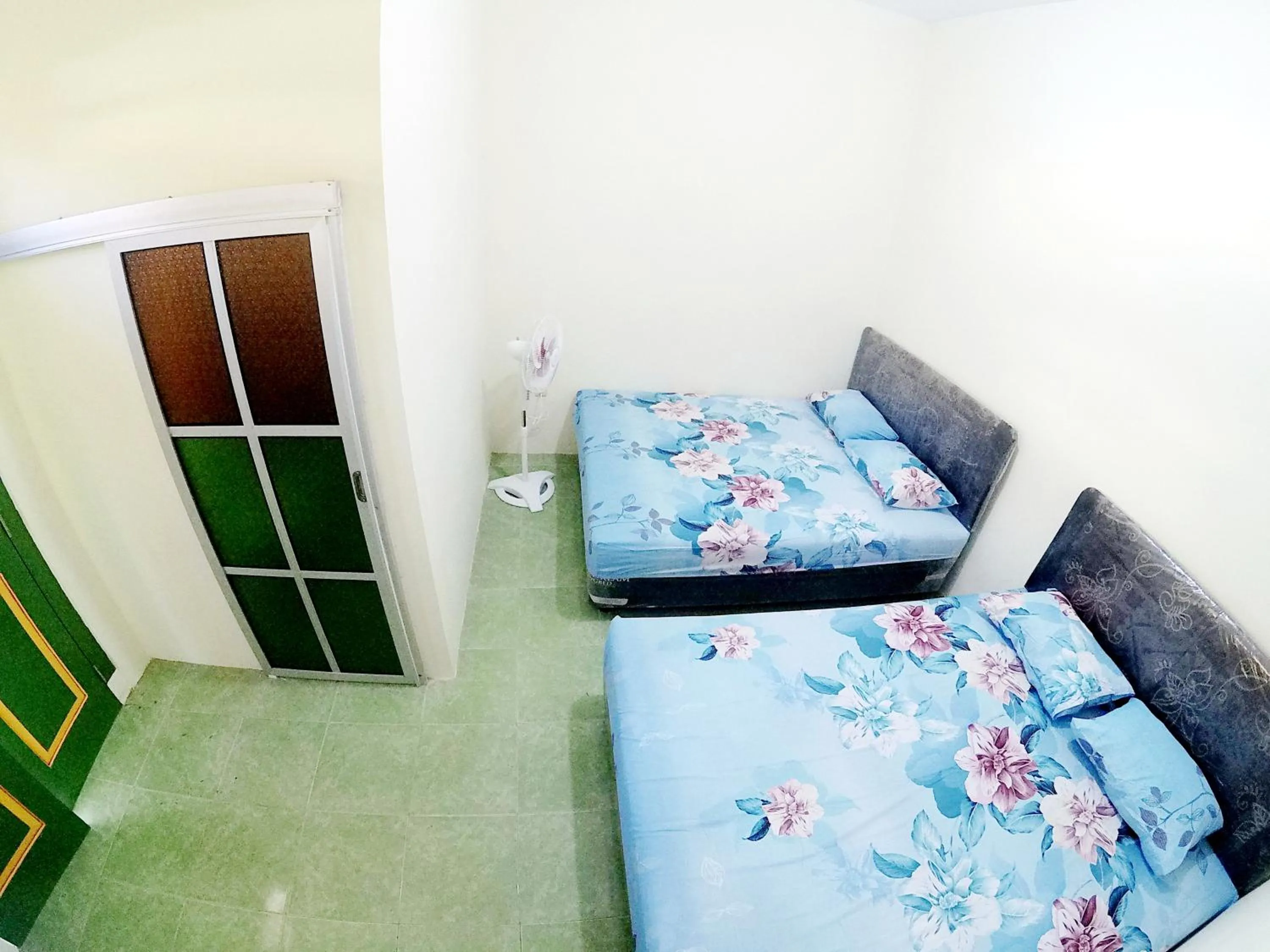 Bed in Ngadiwinatan Alleyway Guest House Jogja