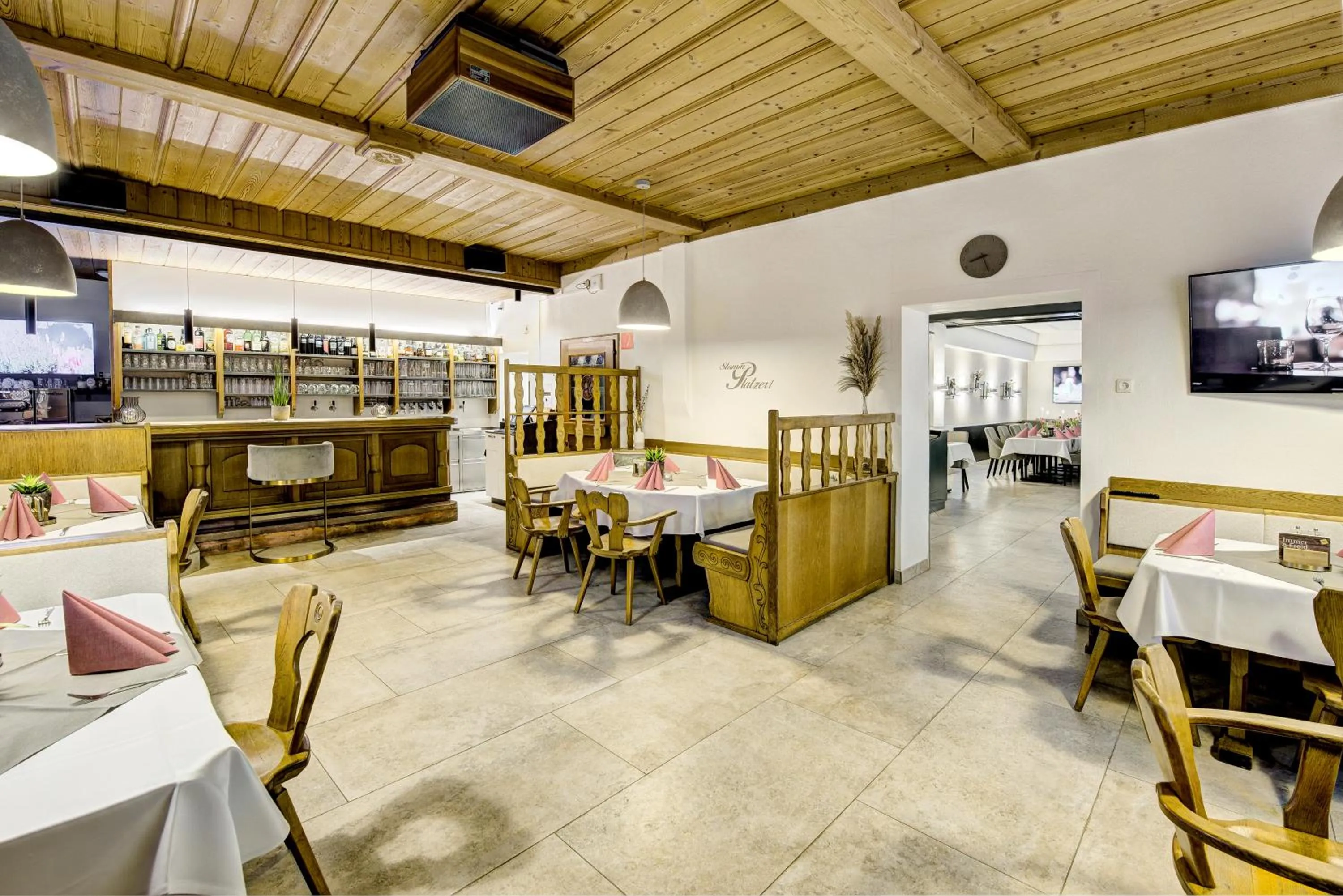 Restaurant/places to eat in Hotel Alexandra