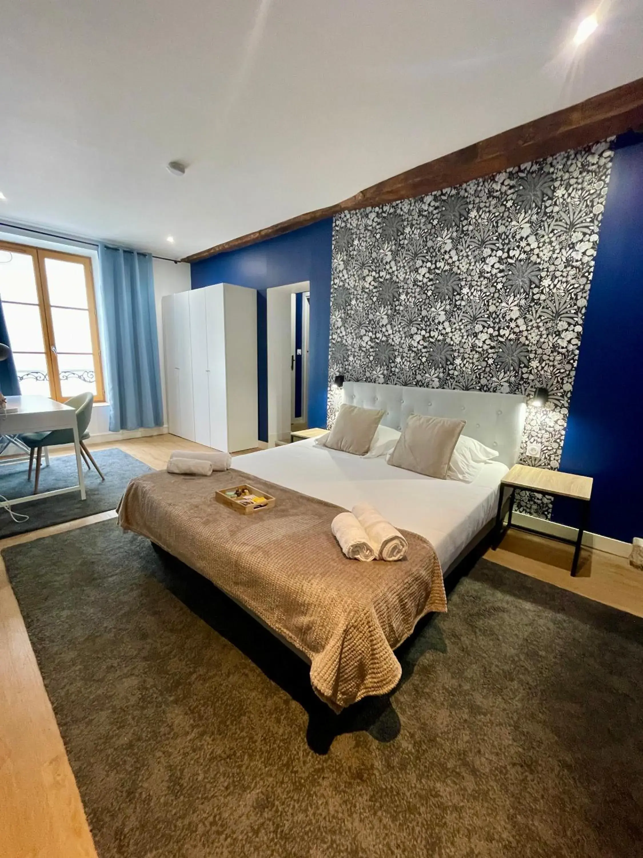Queen Room - single occupancy in Hotel LA PLACE Queen Room - single occupancy in Hotel LA PLACE