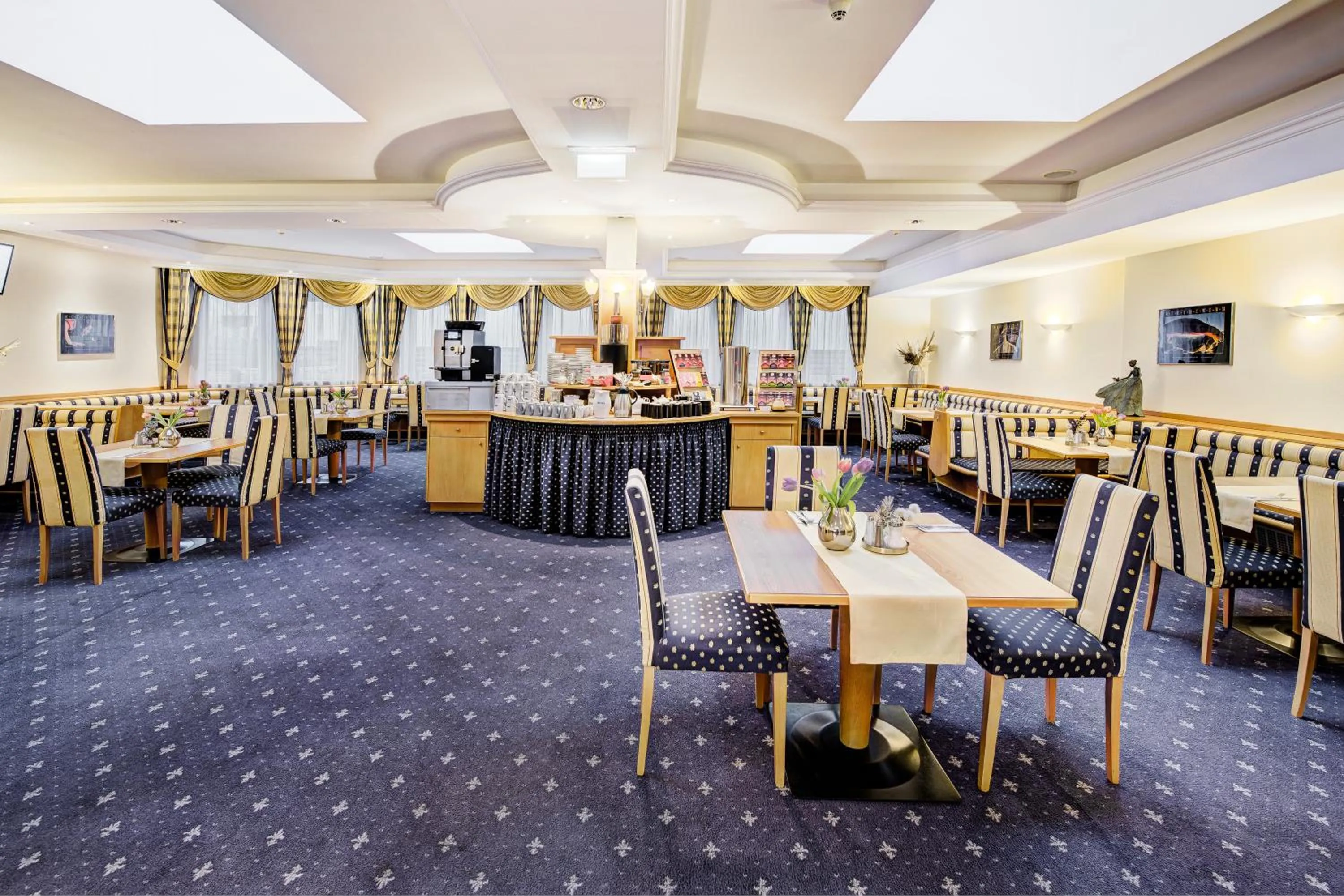 Buffet breakfast in Hotel Bayrischer Hof