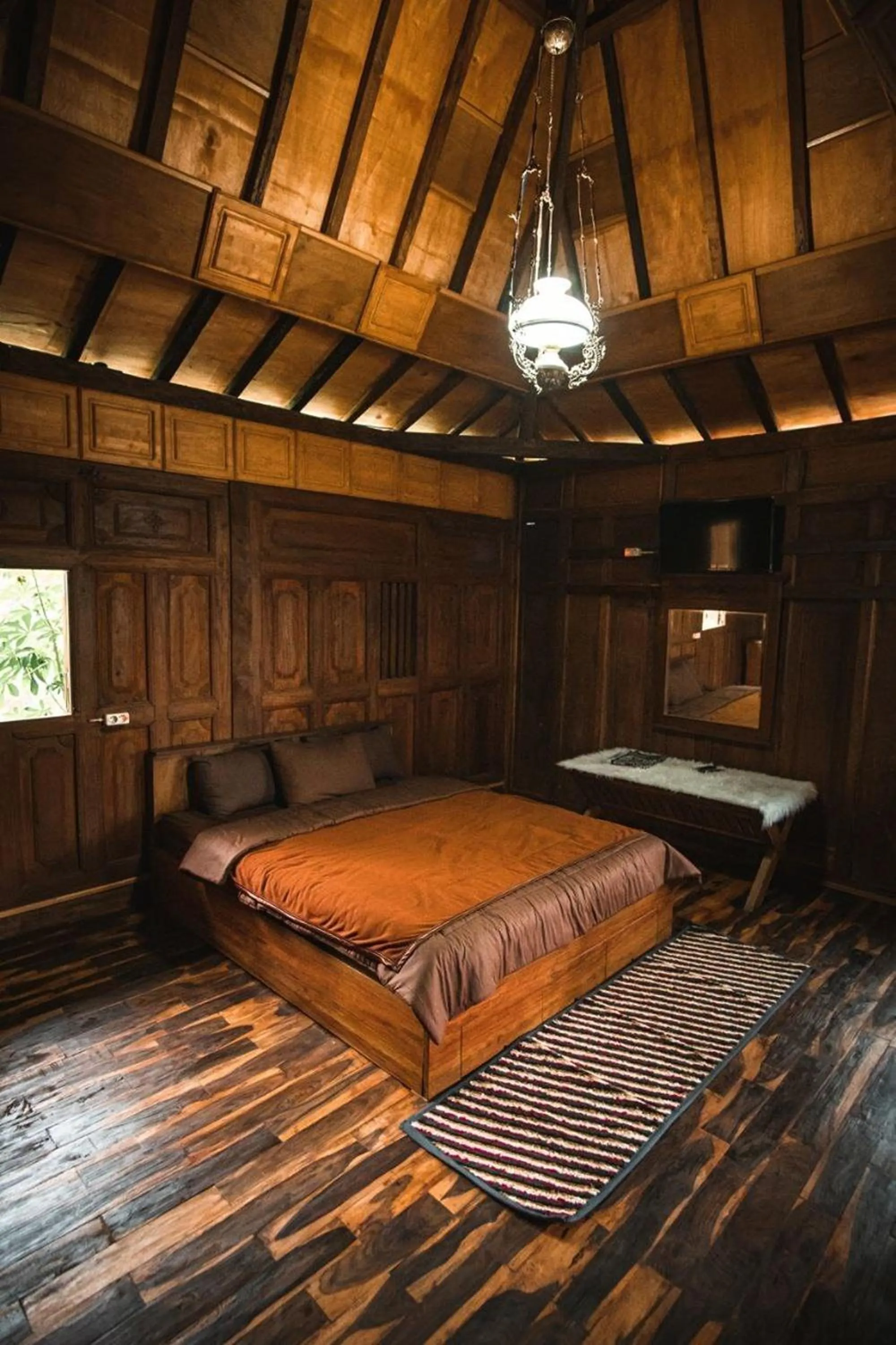 Bed in Singgasana Villa & Resto