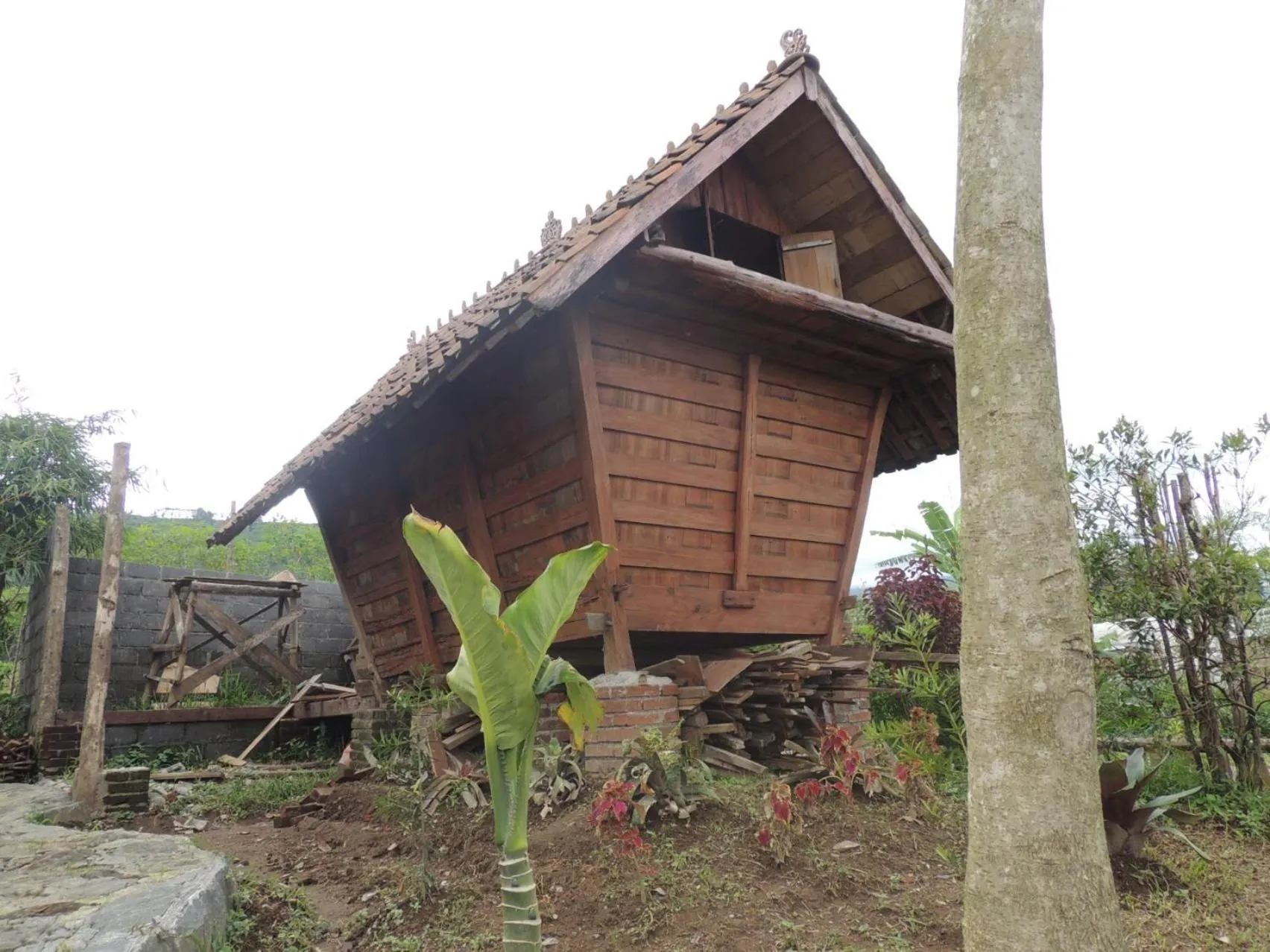 Property building in Singgasana Villa & Resto