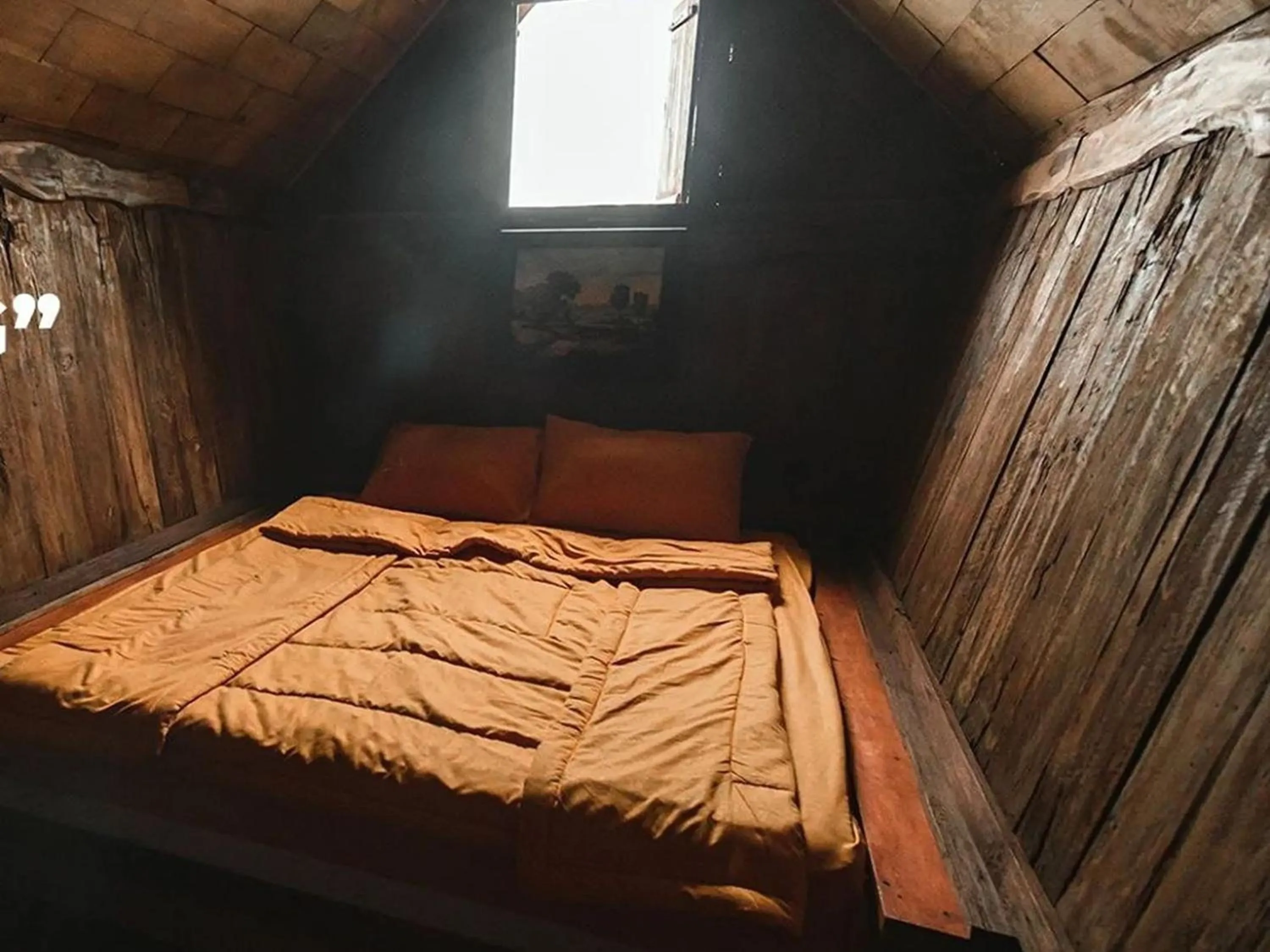 Bed in Singgasana Villa & Resto