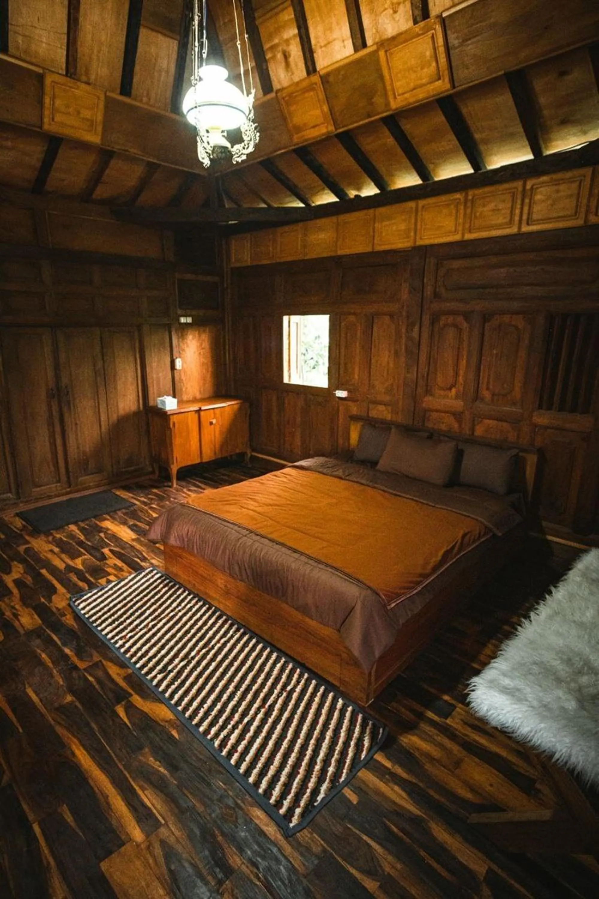 Bed in Singgasana Villa & Resto
