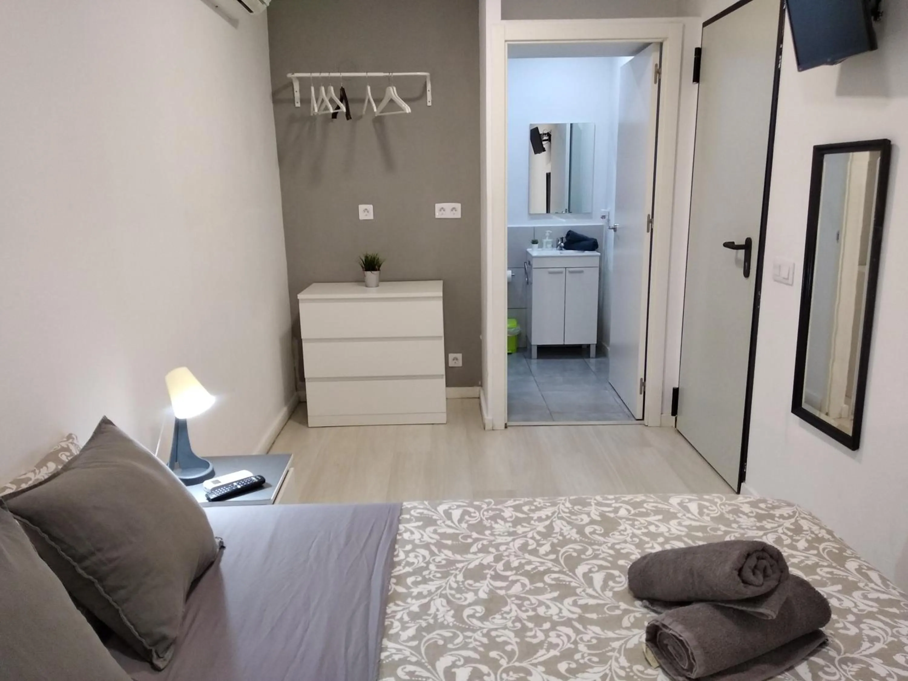 Photo of the whole room, Bed in Hostal Urban Basic