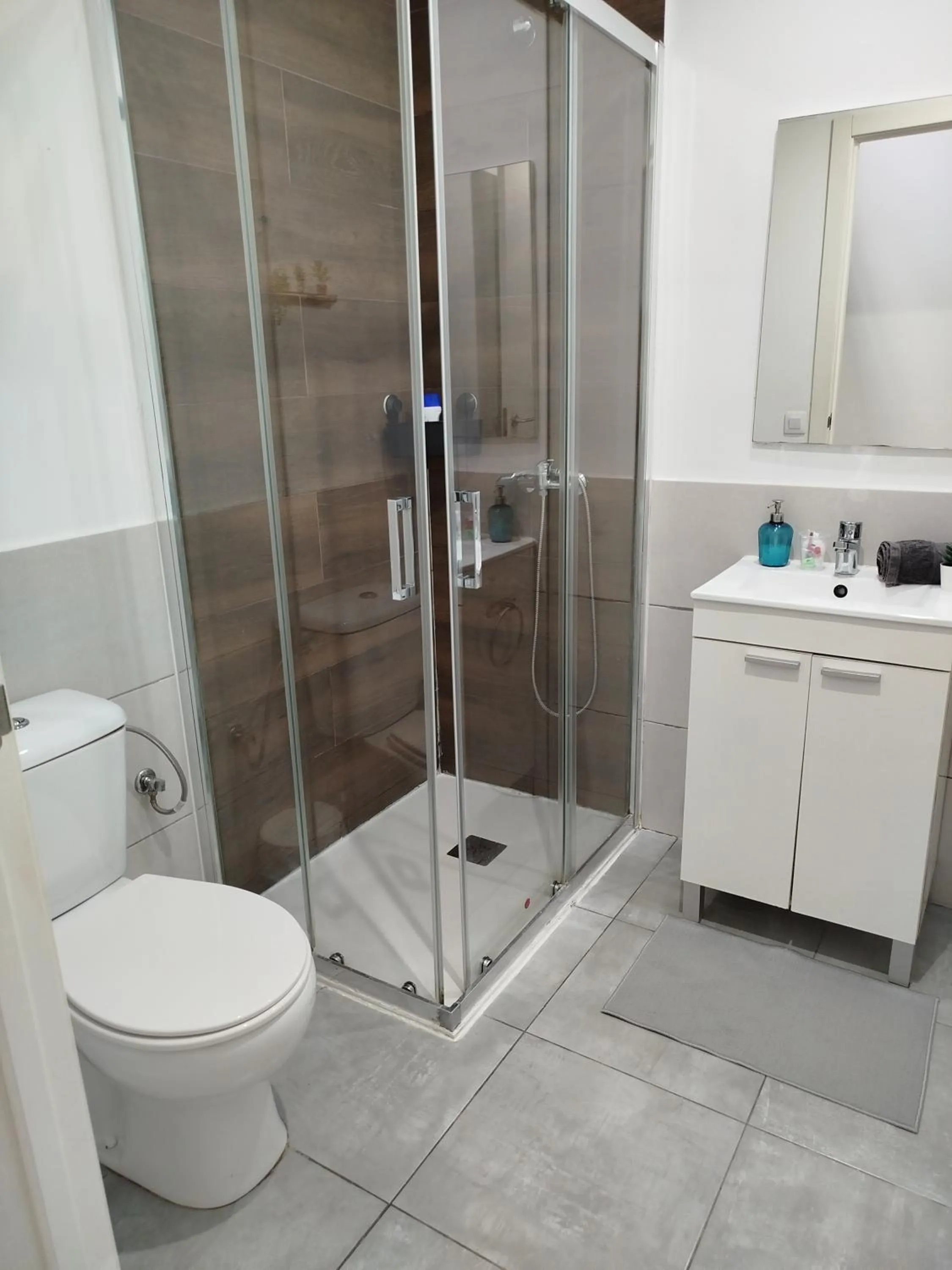 Shower in Hostal Urban Basic