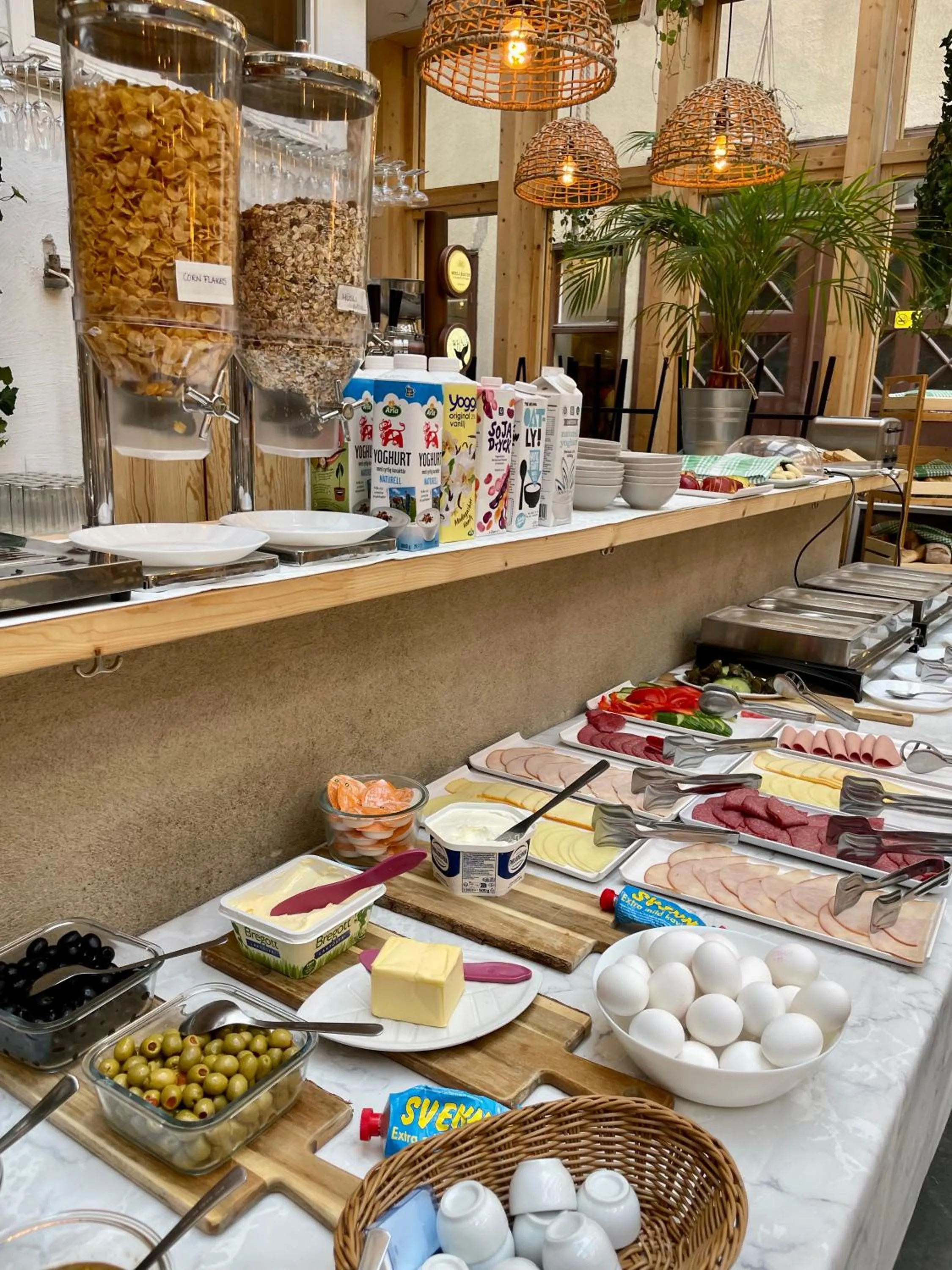 Breakfast in Unique Hotel Jungfrugatan