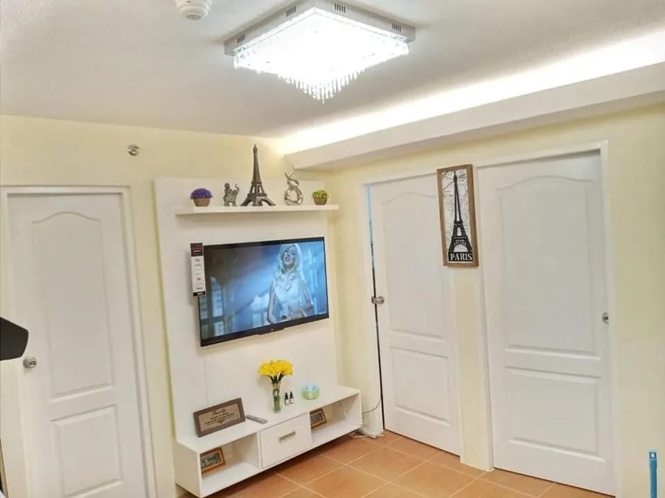 TV and multimedia in One Oasis By Paseo de Corazon Residence