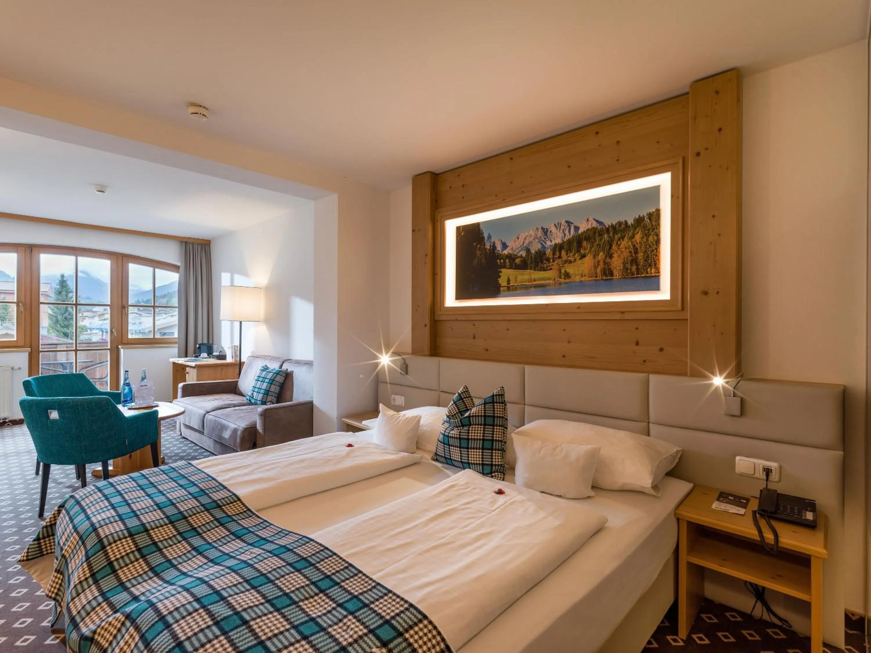 Living room, Bed in Hotel & Spa Sonne 4 Sterne Superior