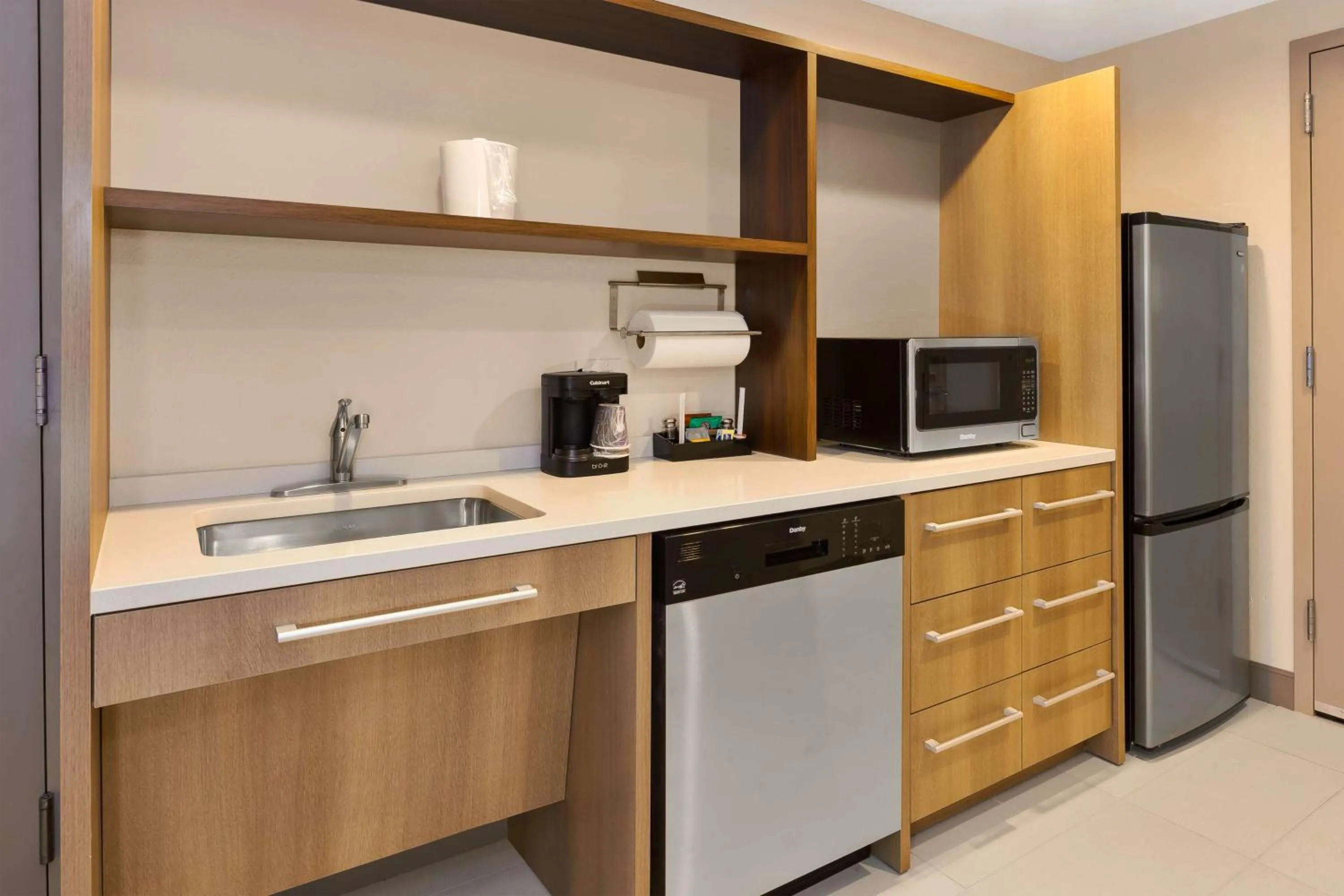 Kitchen or kitchenette in Home2 Suites Wilmington