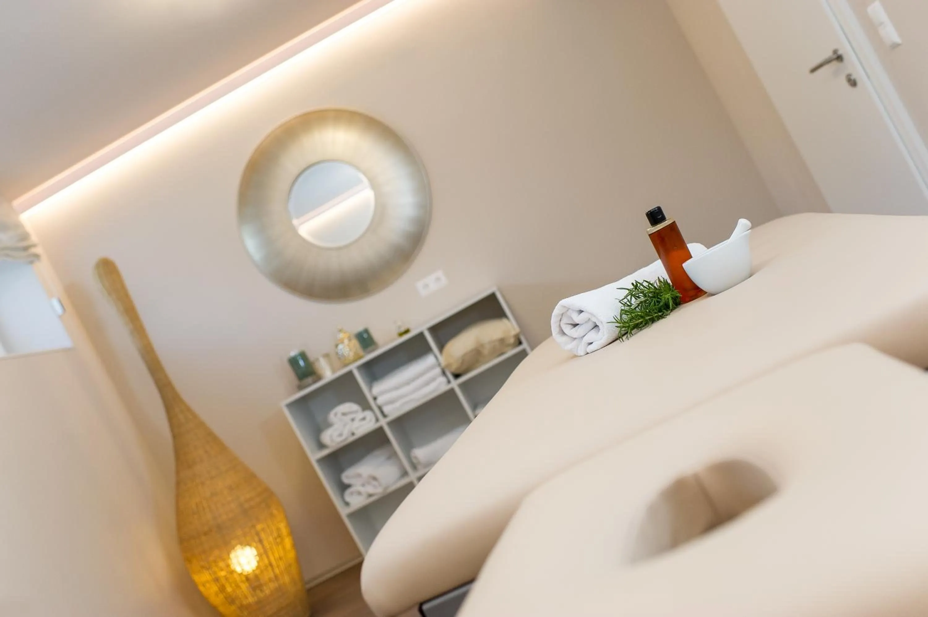 Massage, Bed in Hotel Post Wrann