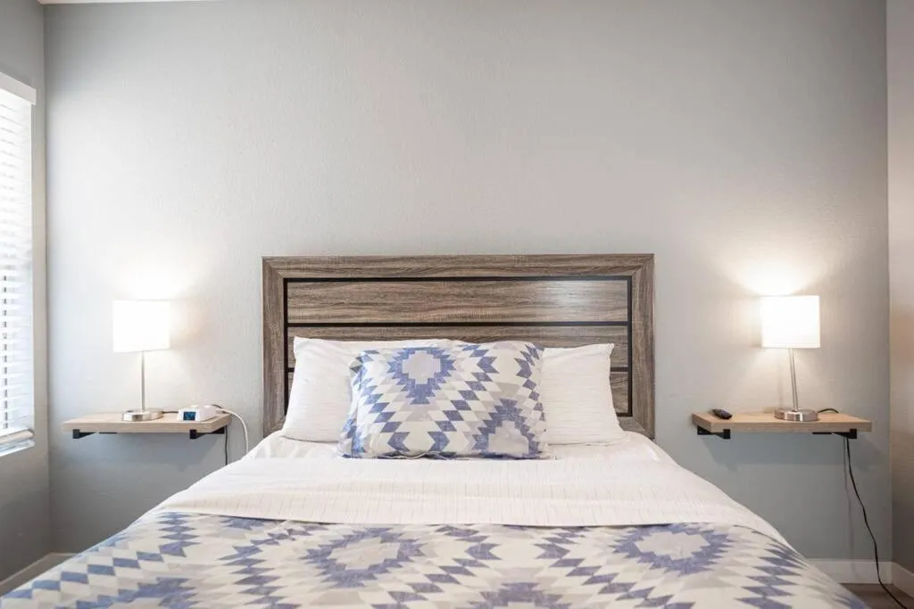 Bed in Gorgeous Las Vegas home with RV parking