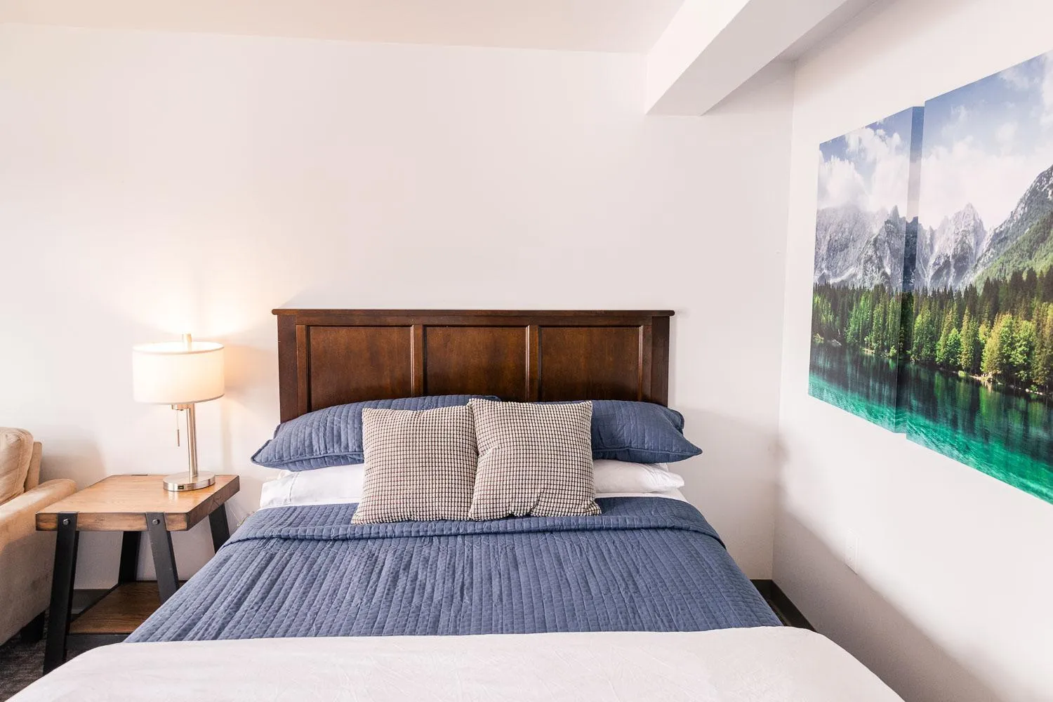 Bed in Alaska Frontier Inn