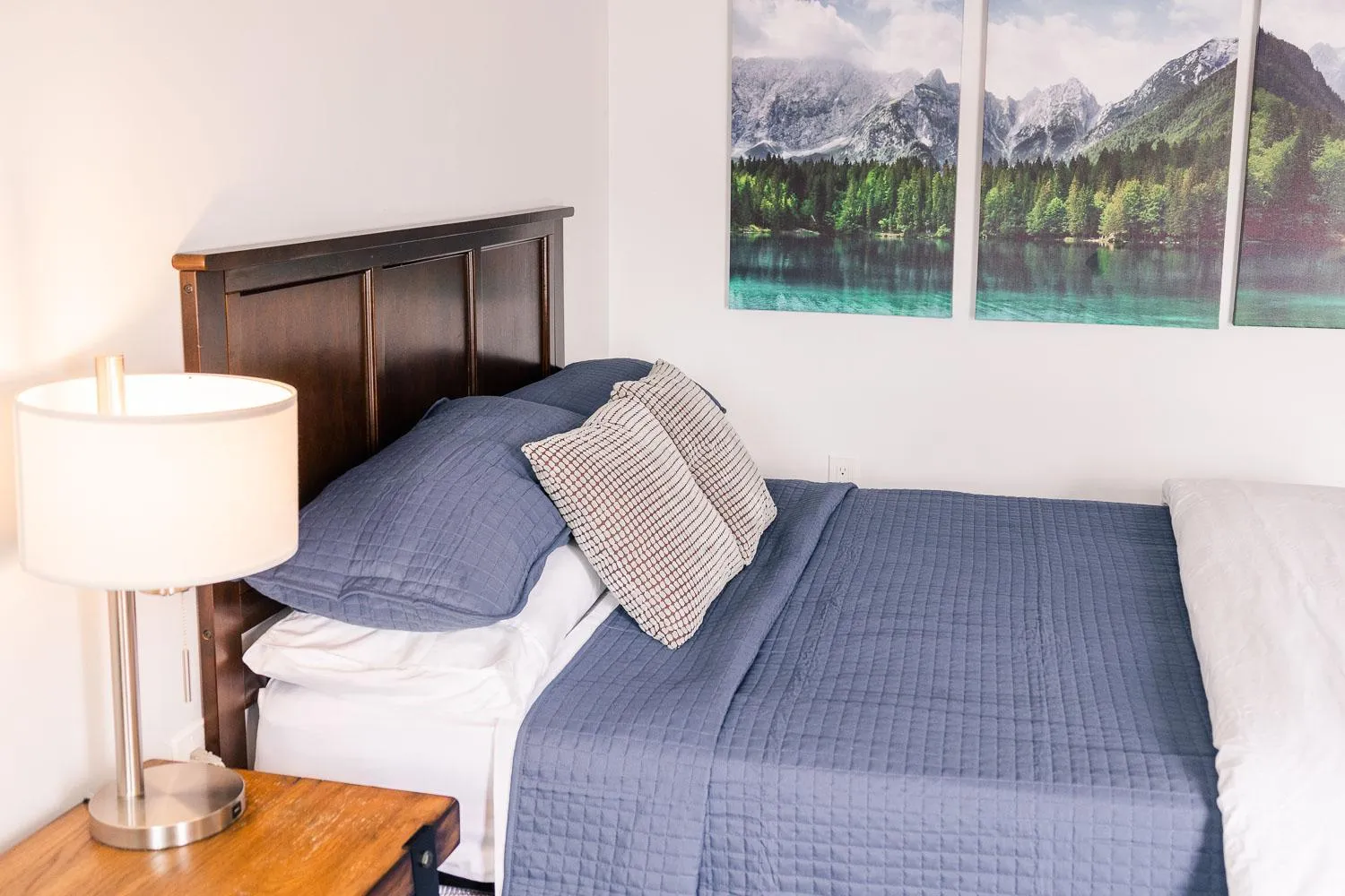 Bed in Alaska Frontier Inn