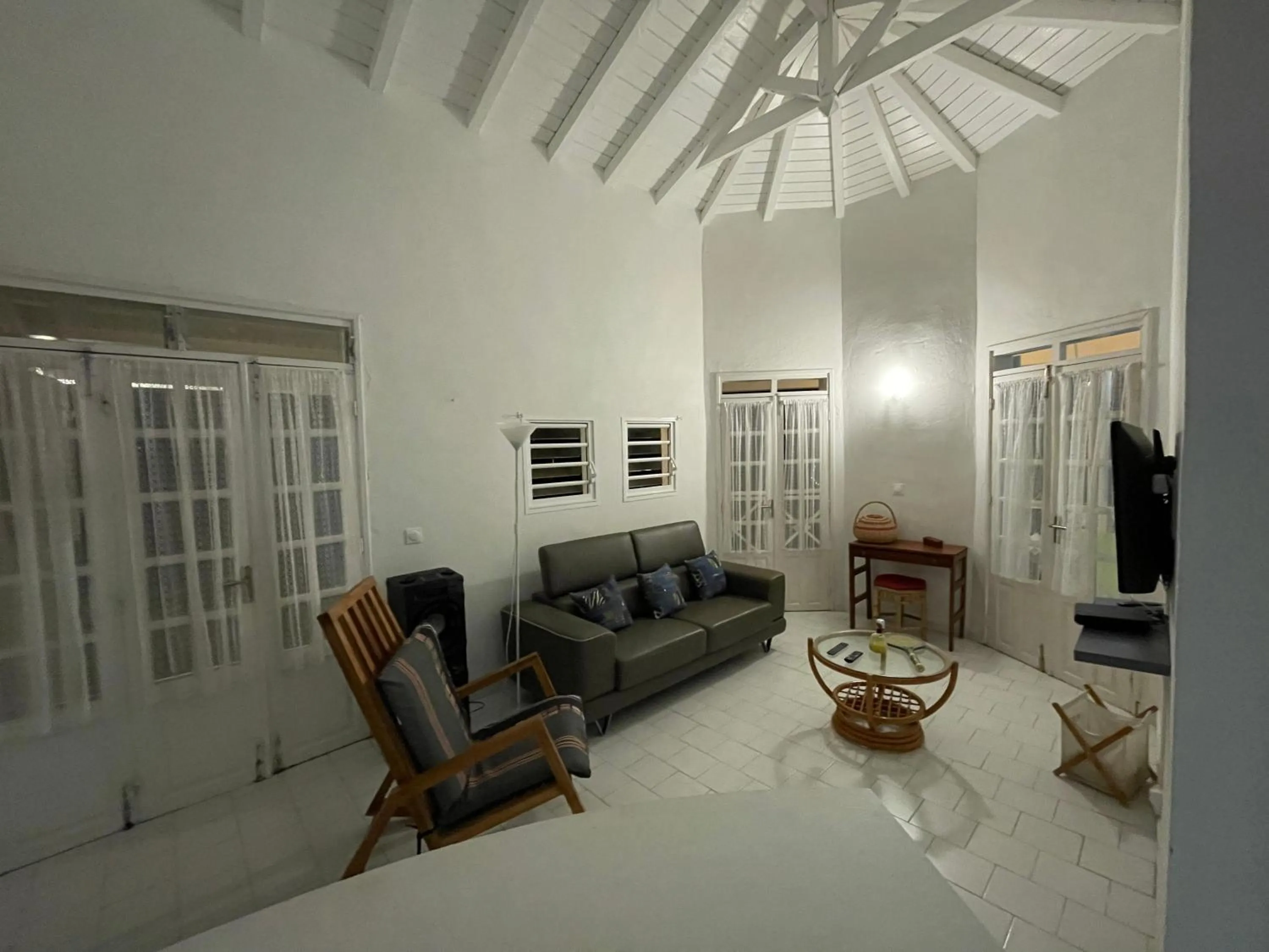 Seating area in La villa les palmiers simplicité convivialité