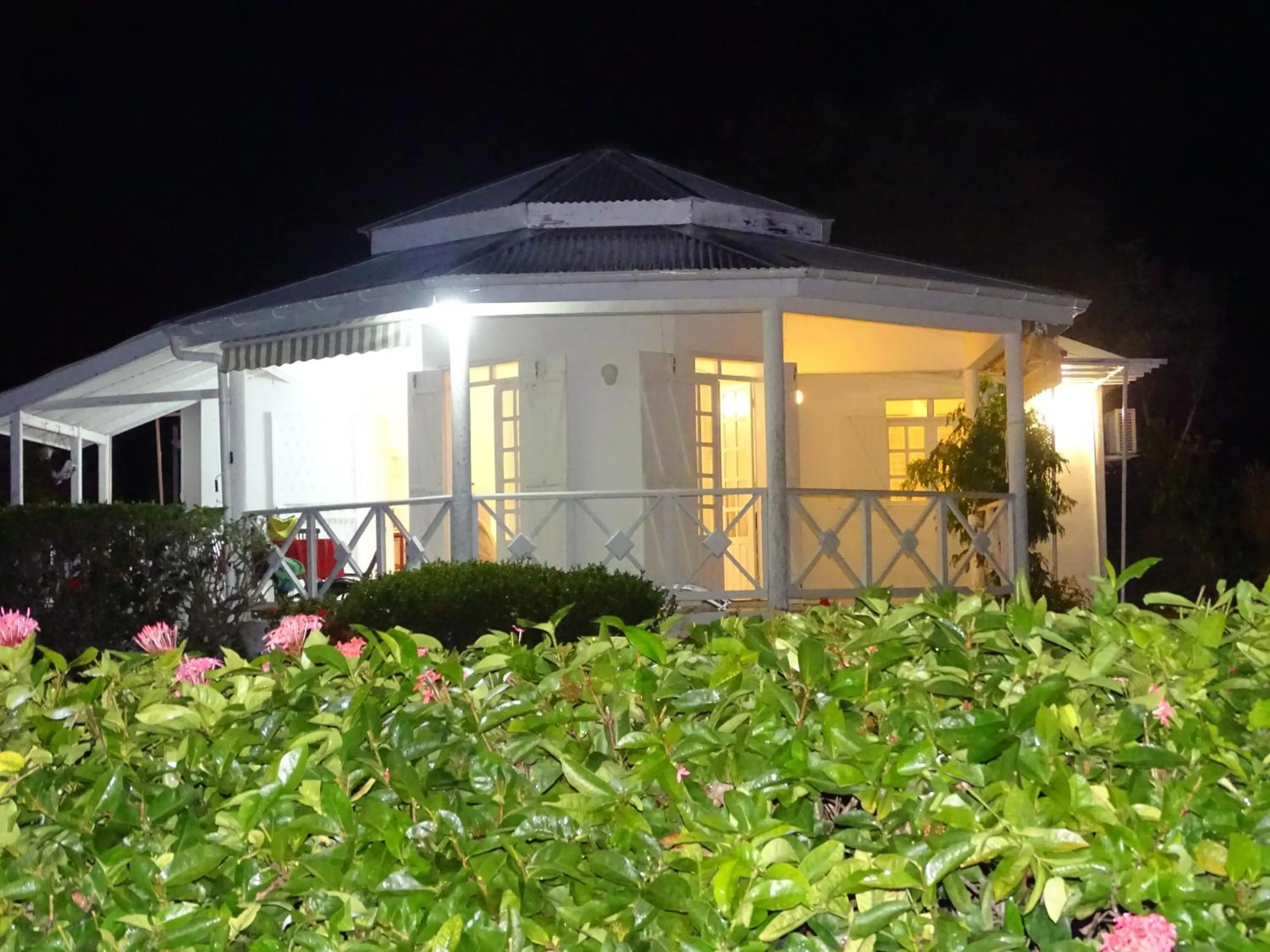 Property building in La villa les palmiers simplicité convivialité