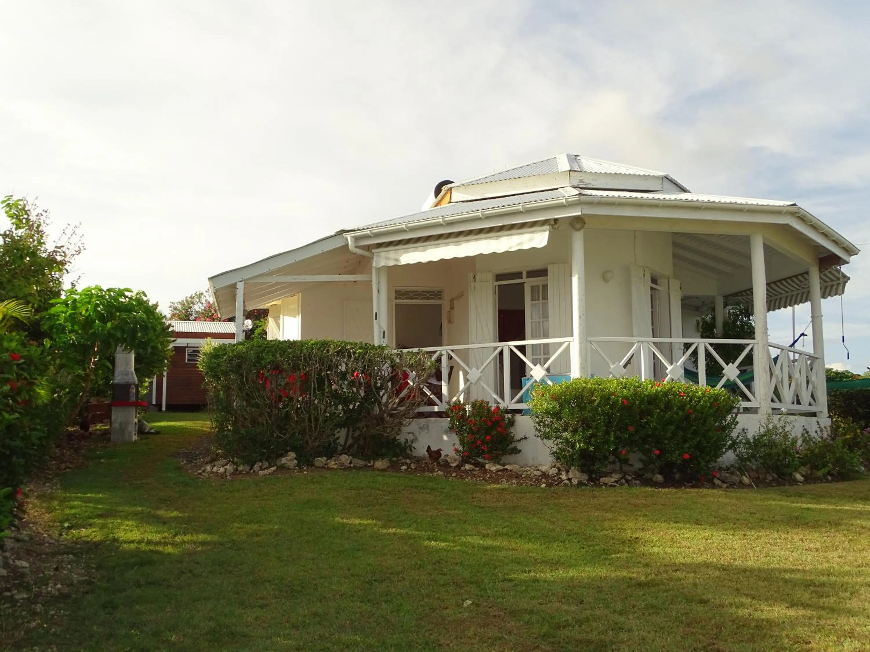 Property building in La villa les palmiers simplicité convivialité