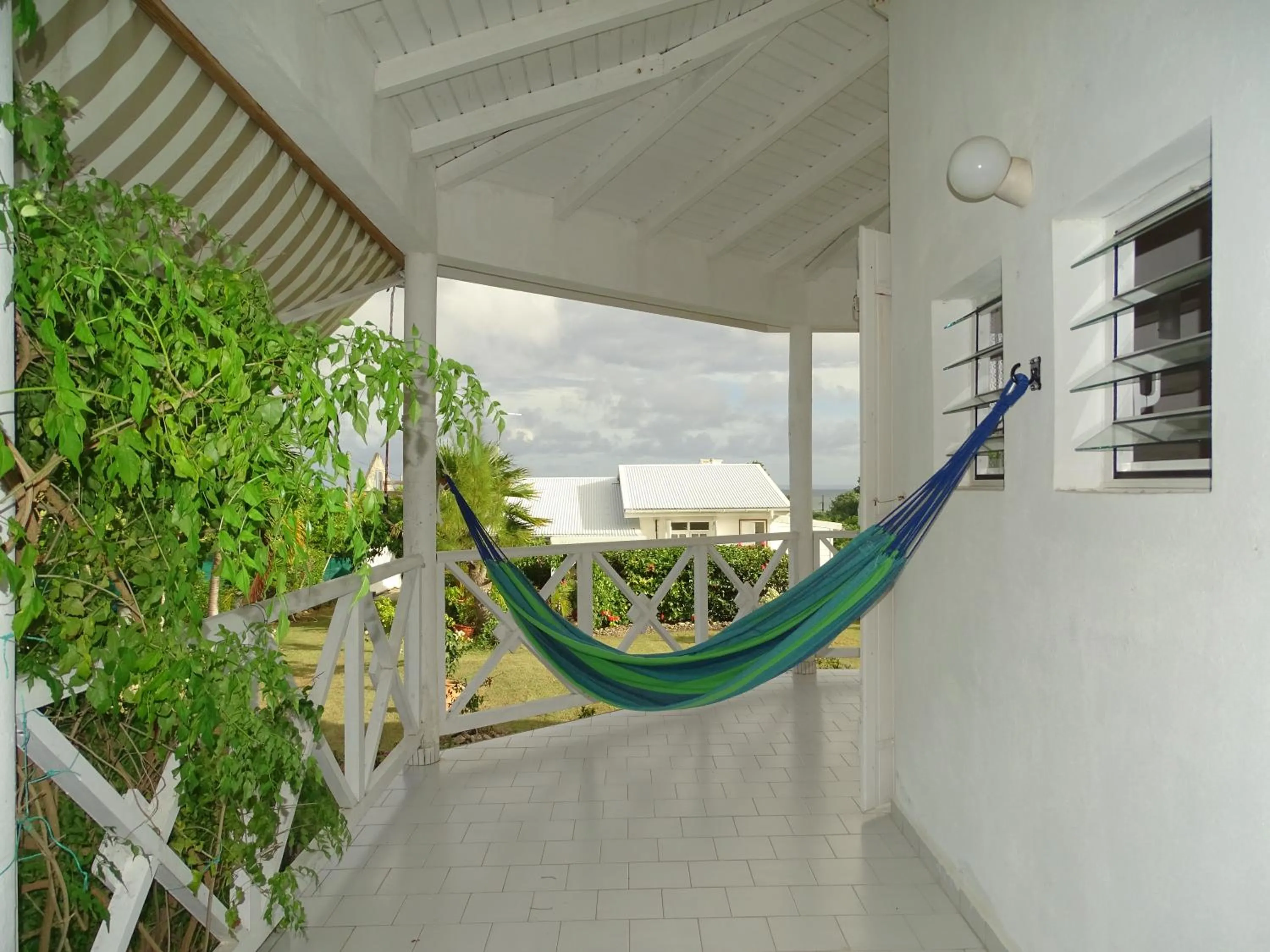 Balcony/Terrace in La villa les palmiers simplicité convivialité