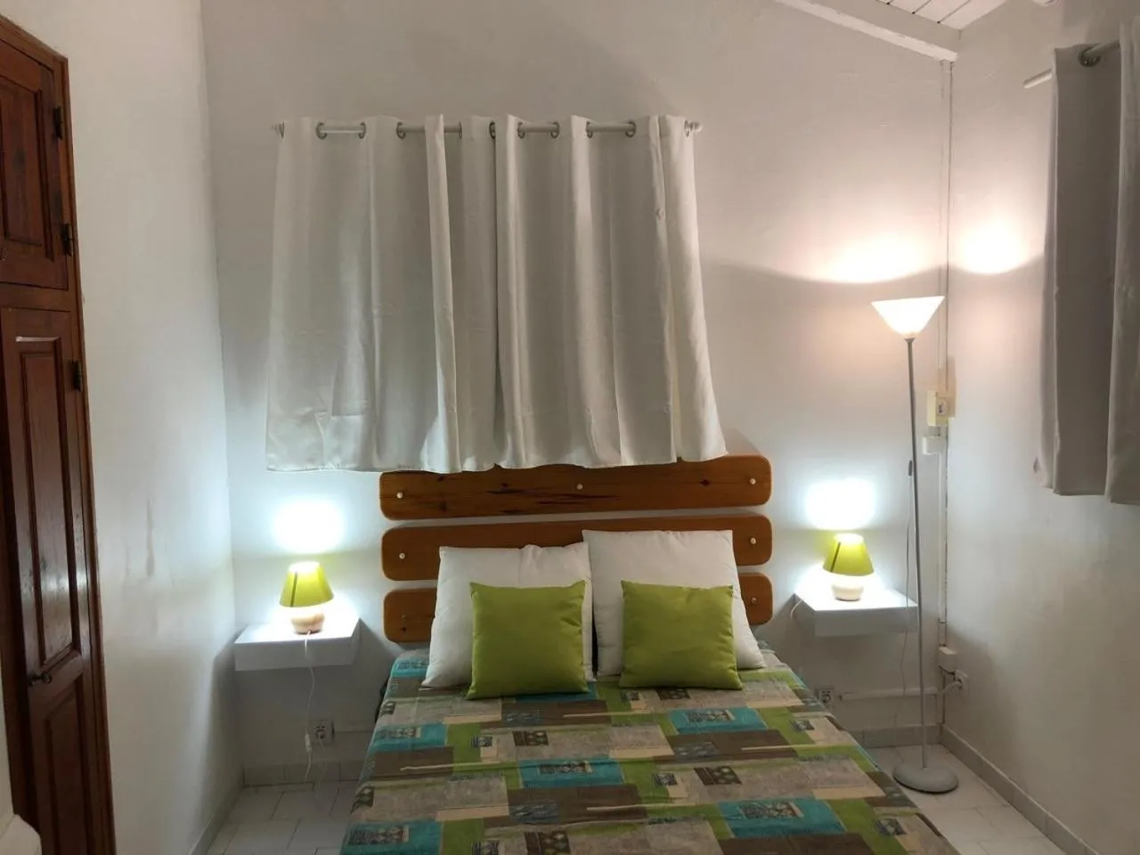 Bed in La villa les palmiers simplicité convivialité