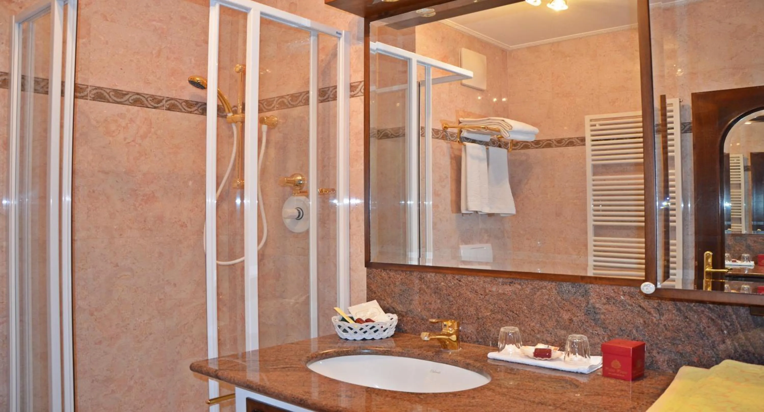 Bathroom in Seehotel Porcia