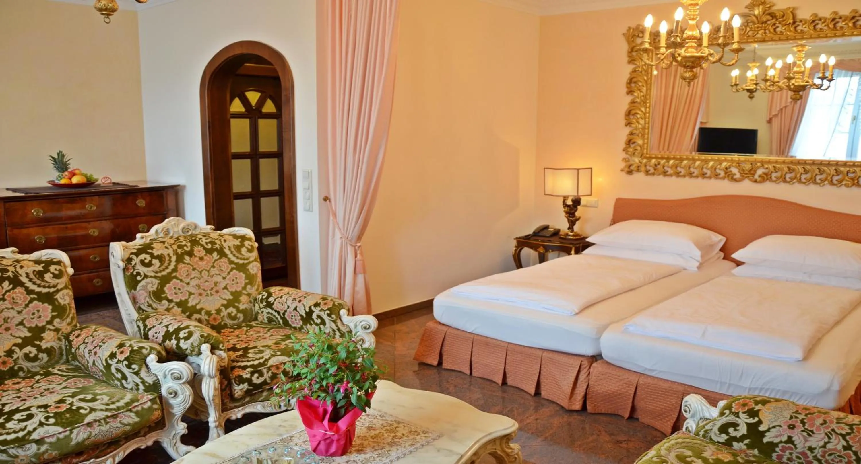 Photo of the whole room, Bed in Seehotel Porcia