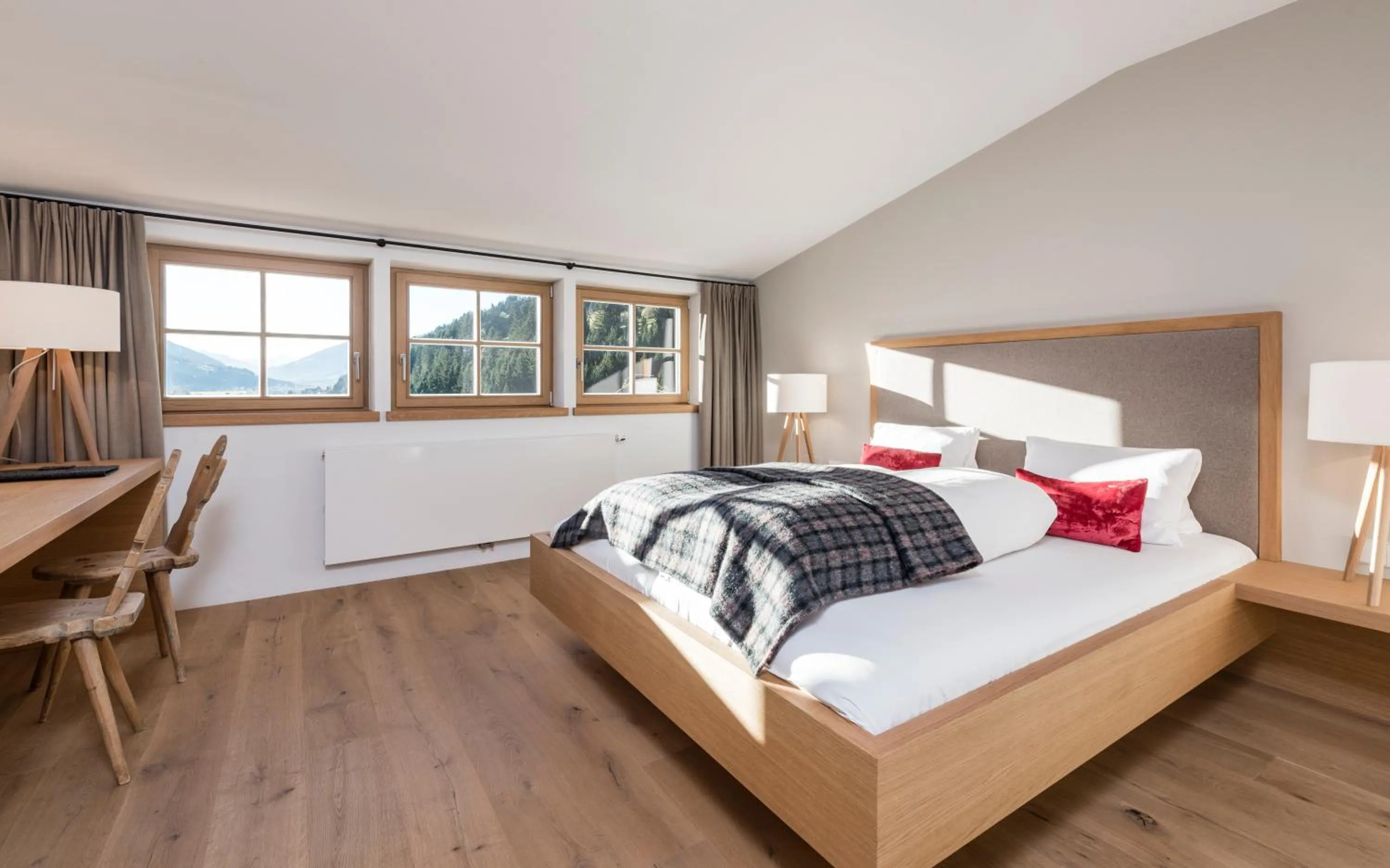 Photo of the whole room, Bed in Strasserwirt - Ansitz zu Tirol