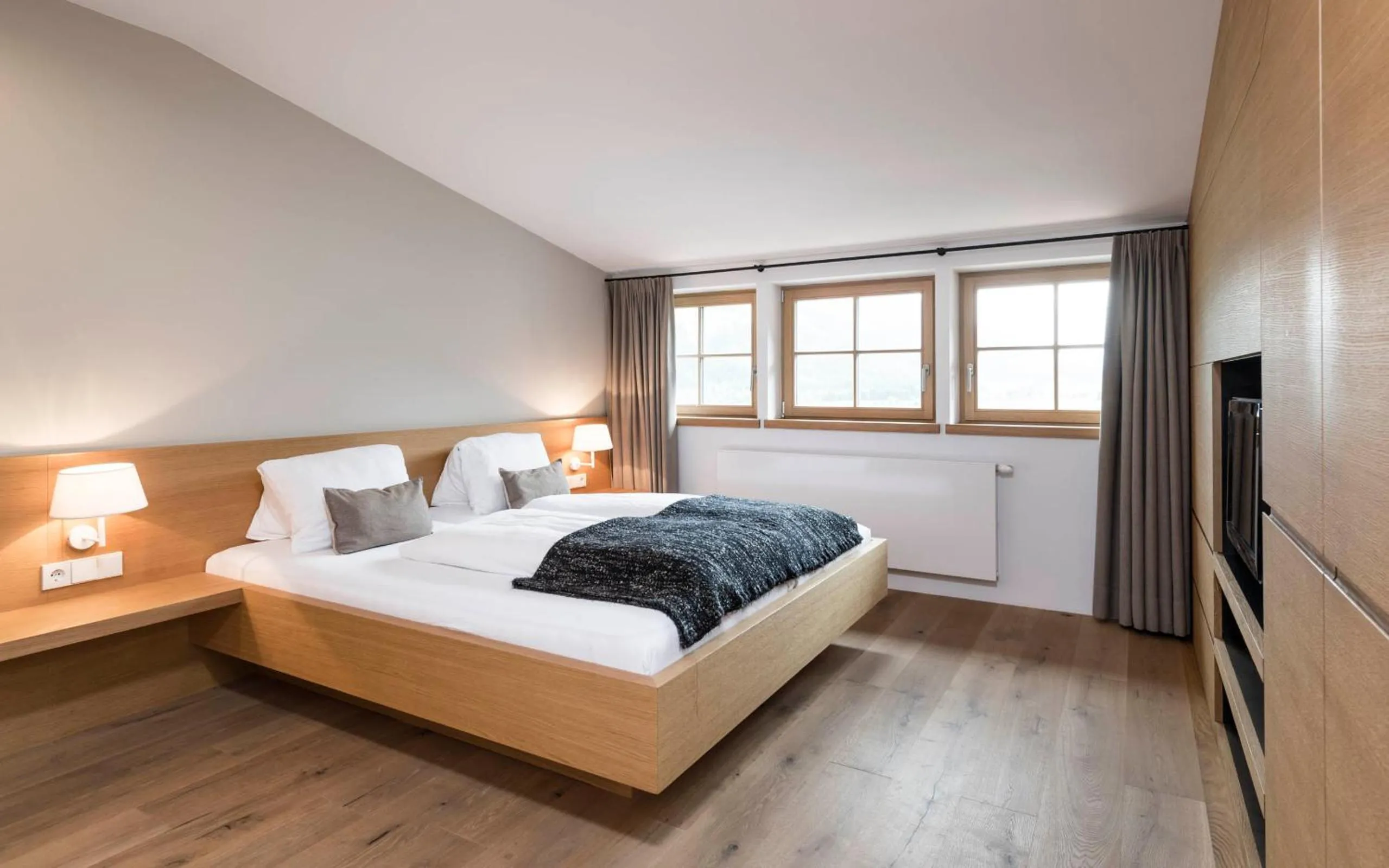 Photo of the whole room, Bed in Strasserwirt - Ansitz zu Tirol