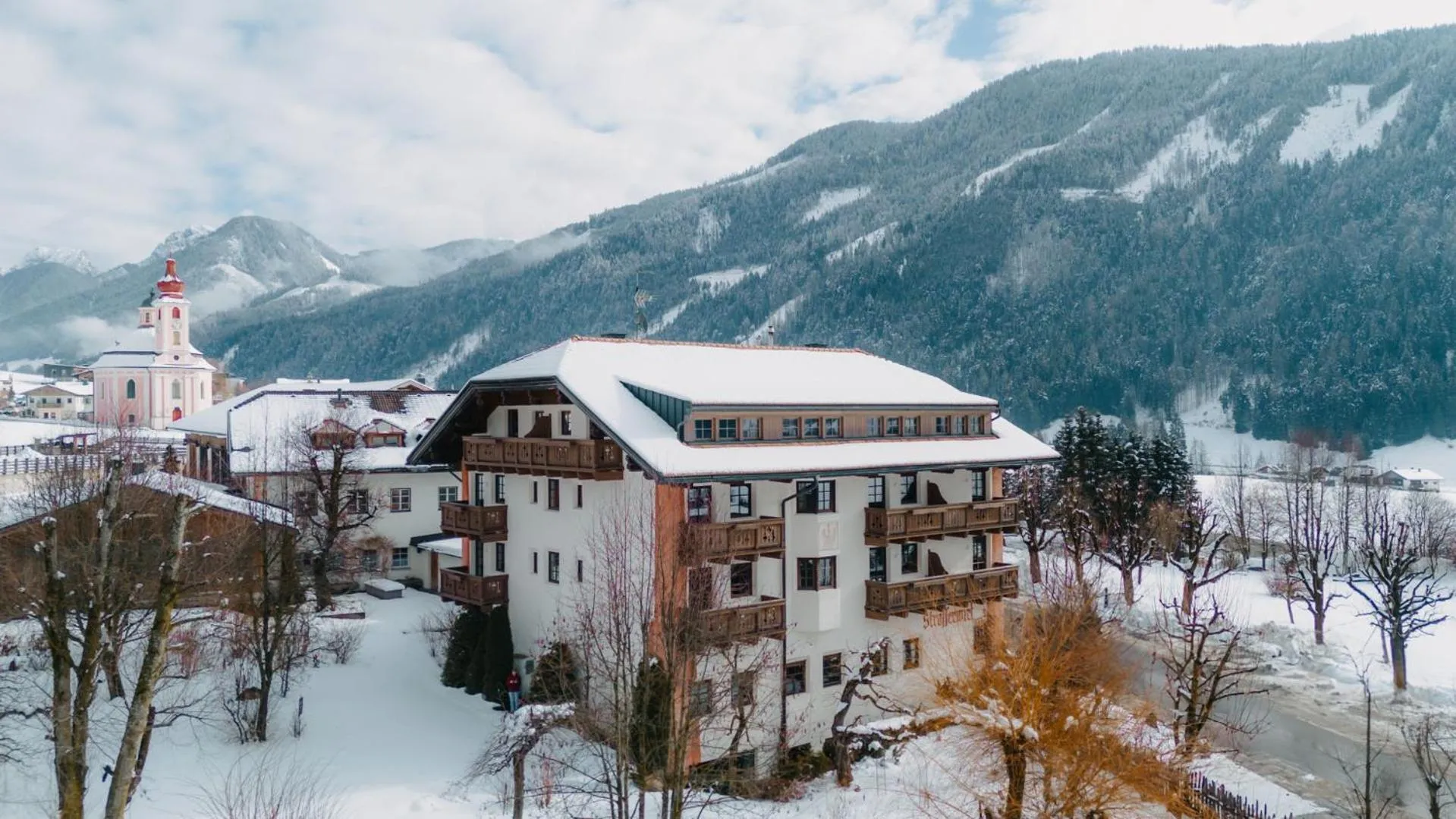 Property building in Strasserwirt - Ansitz zu Tirol