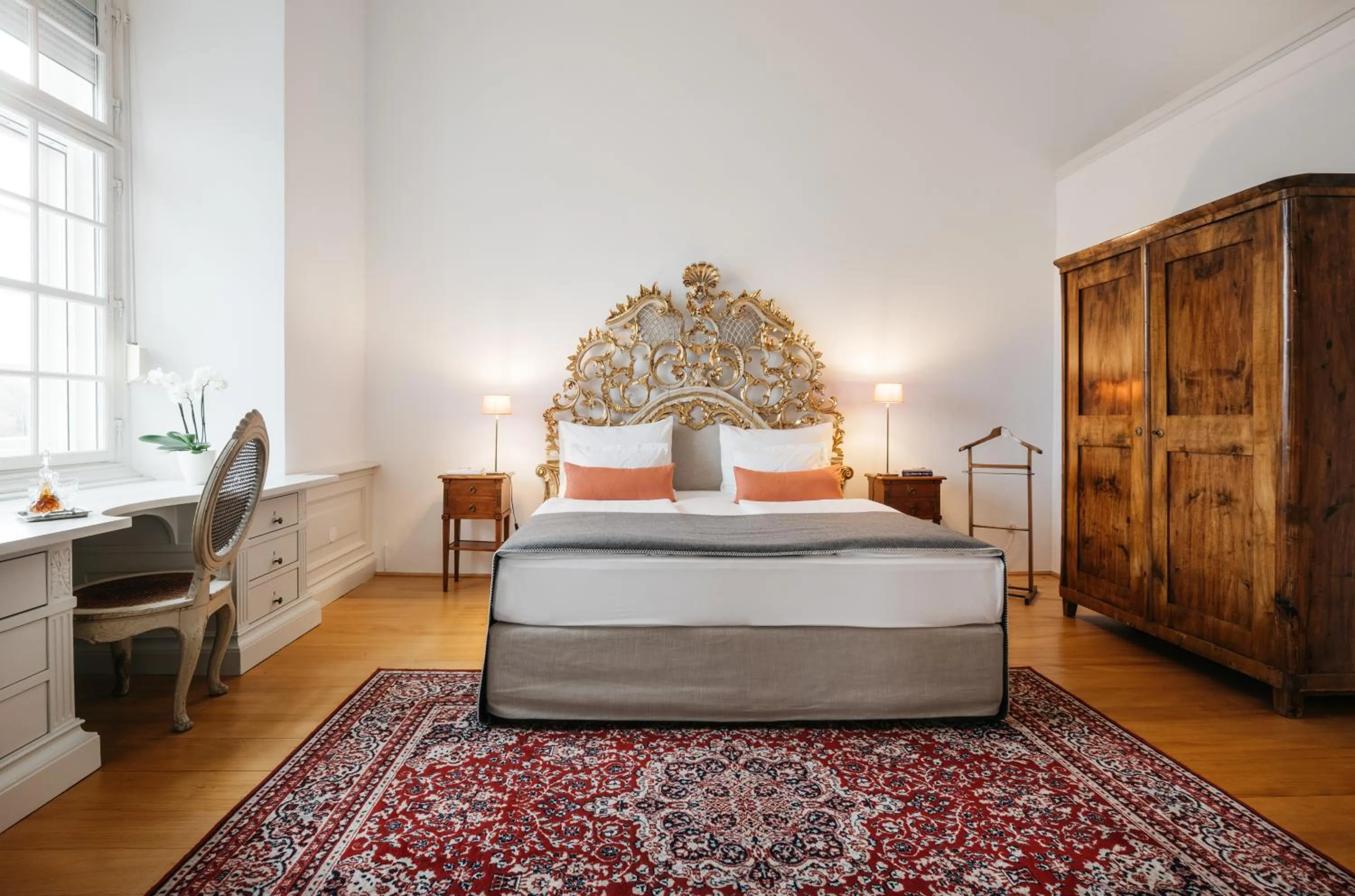 Photo of the whole room, Bed in Hotel Schloss Leopoldskron