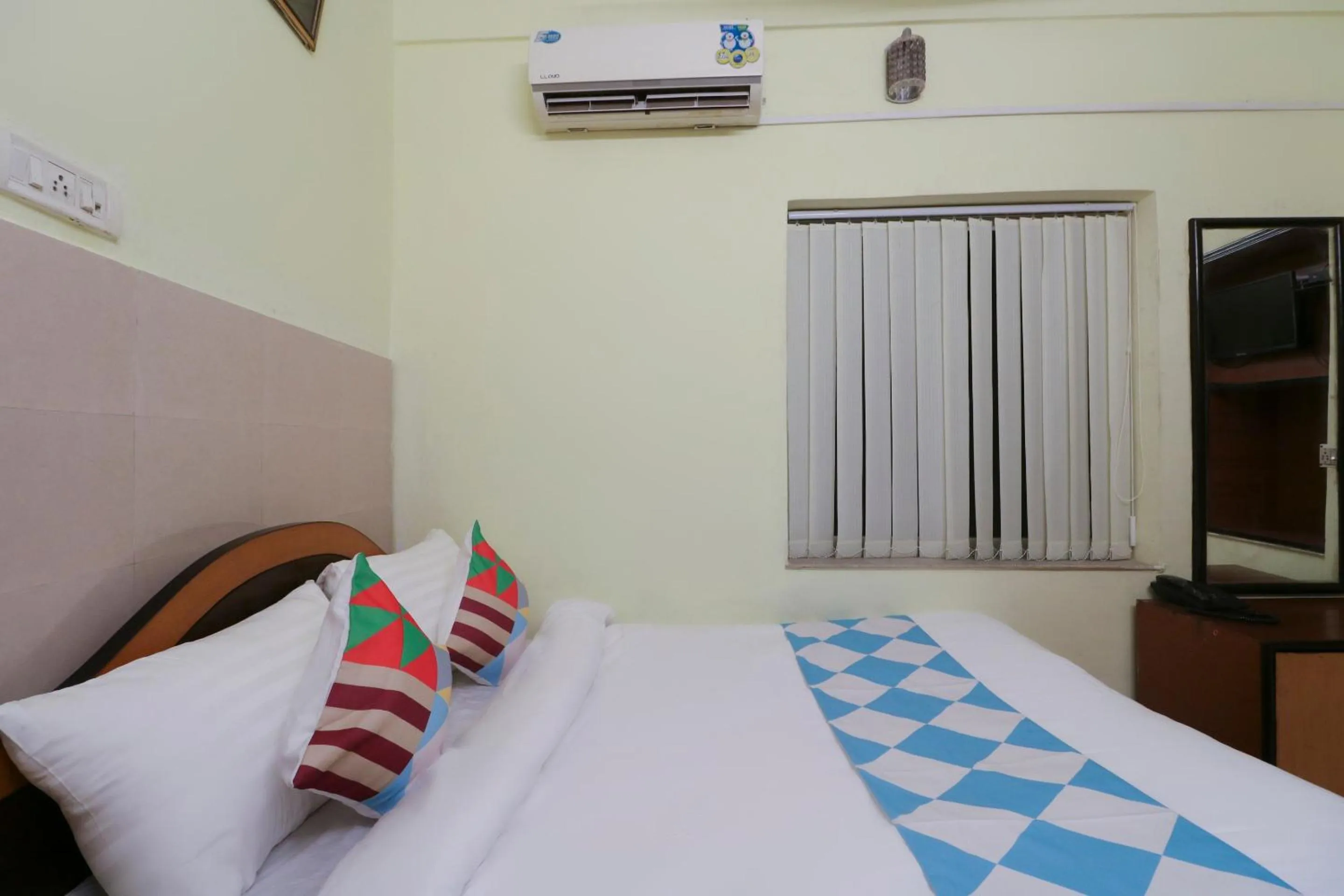 Bedroom, Bed in Hotel O Home Cozy Studio Collage Square Hotel Maya International Near St. Thomas's Church