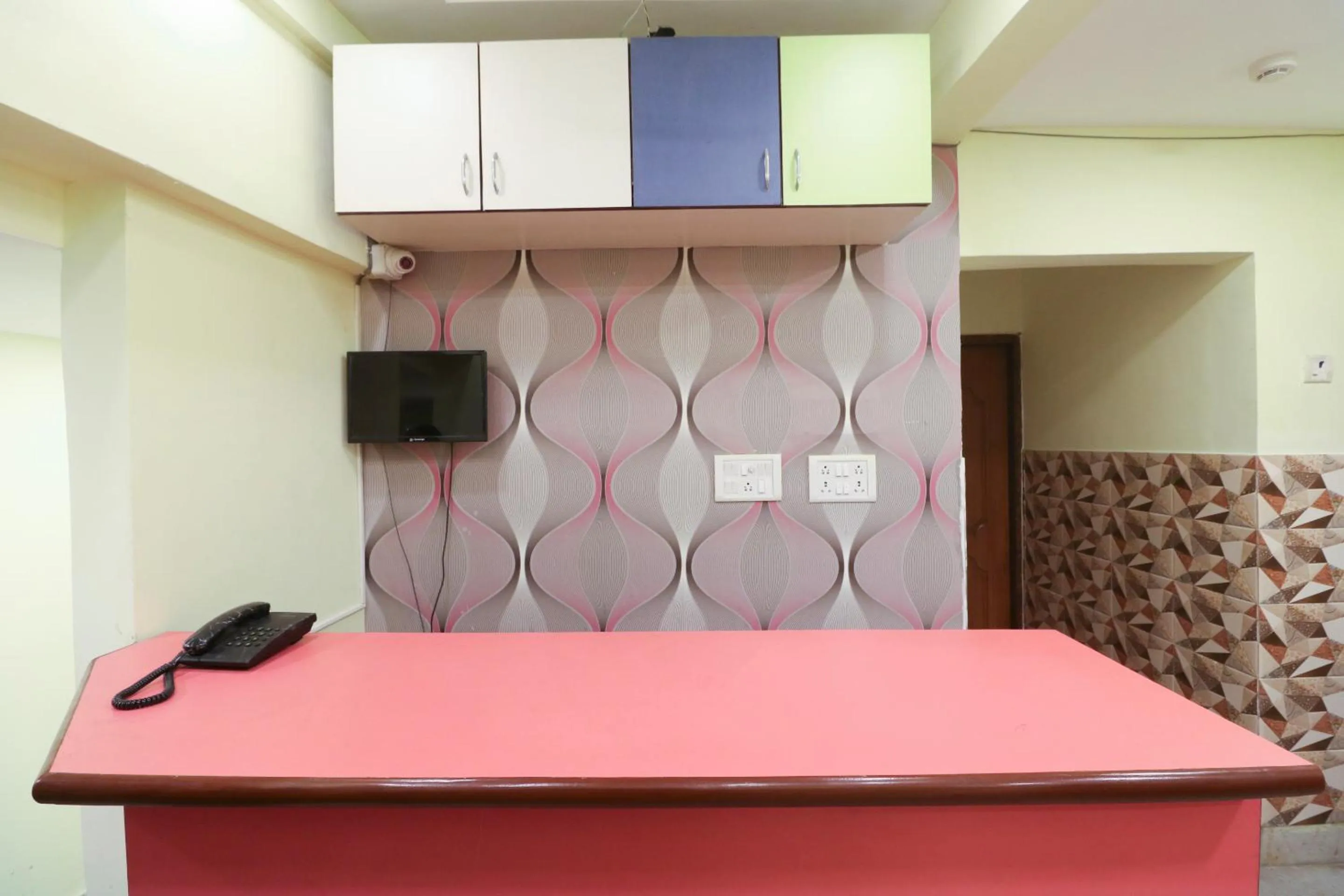 Lobby or reception in Hotel O Home Cozy Studio Collage Square Hotel Maya International Near St. Thomas's Church