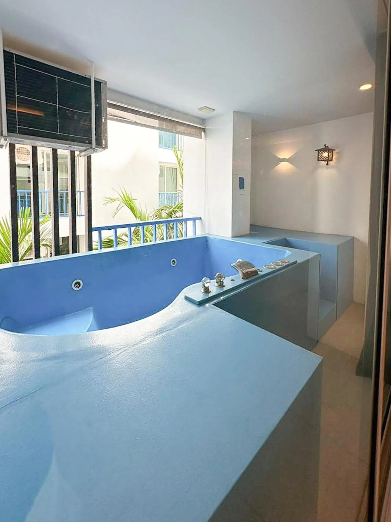 Hot Tub in Costa Beach Residence & Jacuzzi