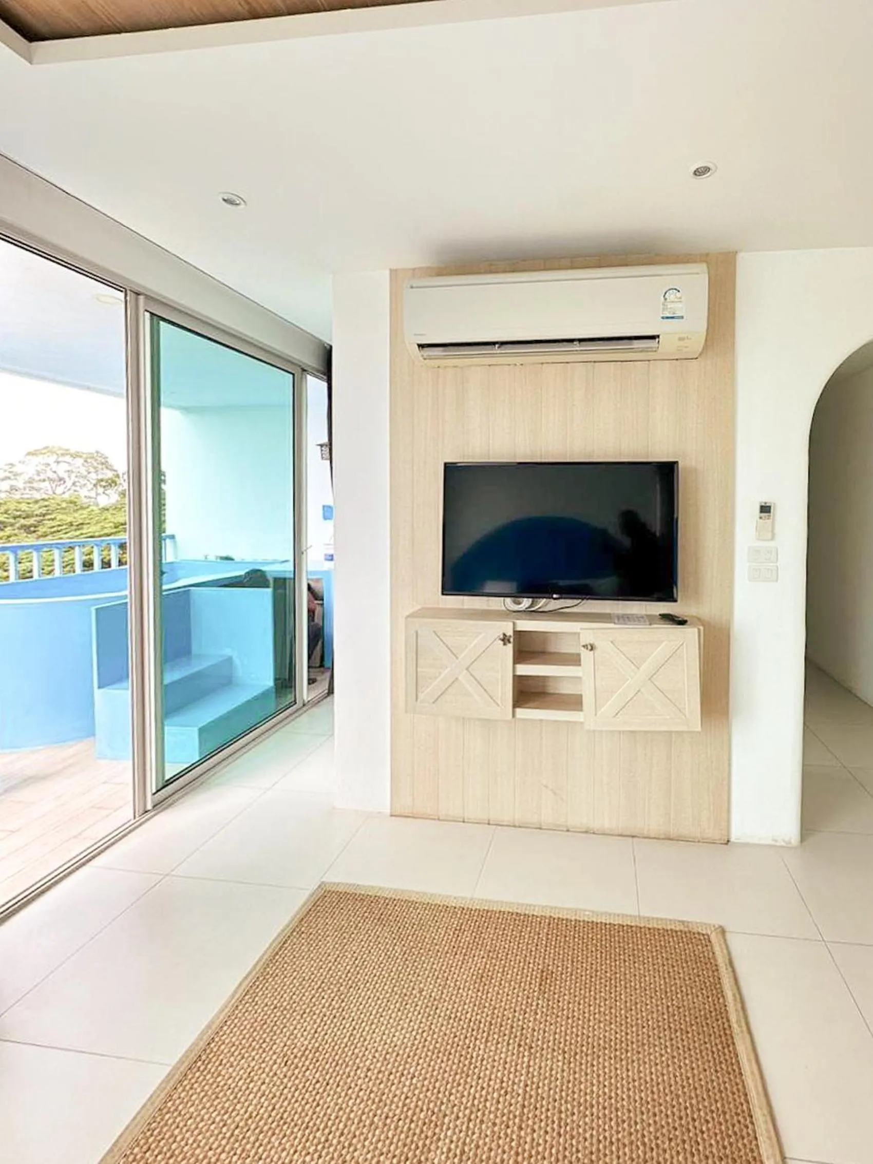 TV and multimedia in Costa Beach Residence & Jacuzzi